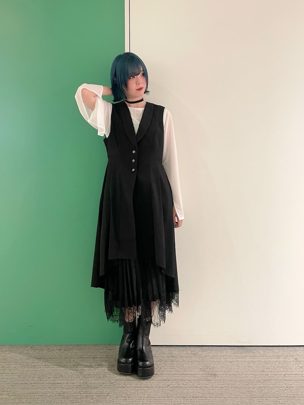 「モノトーン、axes femme、お出かけコーデ、30代コーデ、ママファッション、きれいめコーデ、モノトーンコーデ、モノトーンスタイル、30代ファッション、30代ママ、マニッシュ、マニッシュスタイル、マニッシュコーデ」｜「axes femmeのスリット袖シアートップス（Tシャツ/カットソー、ホワイト系）」を使った、sach1さん（骨格ナチュラル・レディース・166cm）の春コーディネートの2枚目の写真