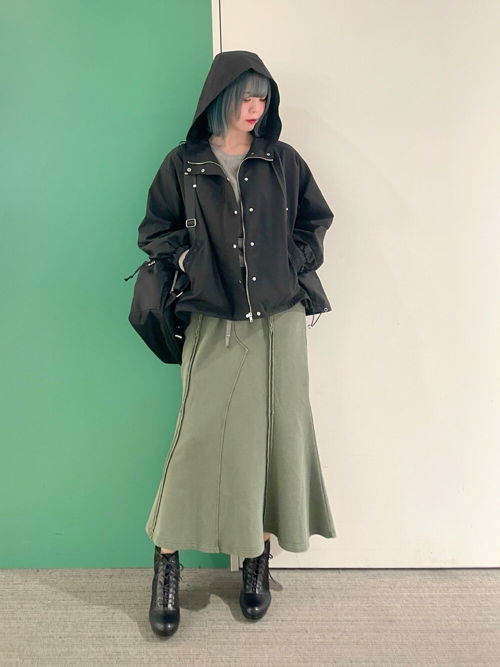 「axes femme、おでかけコーデ、オトナカジュアル、大人ファッション、楽チンコーデ、大人コーデ、30代コーデ、30代ママ、撥水加工、行楽スタイル」｜「axes femmeの撥水加工マウンテンパーカー（マウンテンパーカー、ブラック系）」を使った、sach1さん（骨格ナチュラル・レディース・166cm）の春コーディネートの2枚目の写真