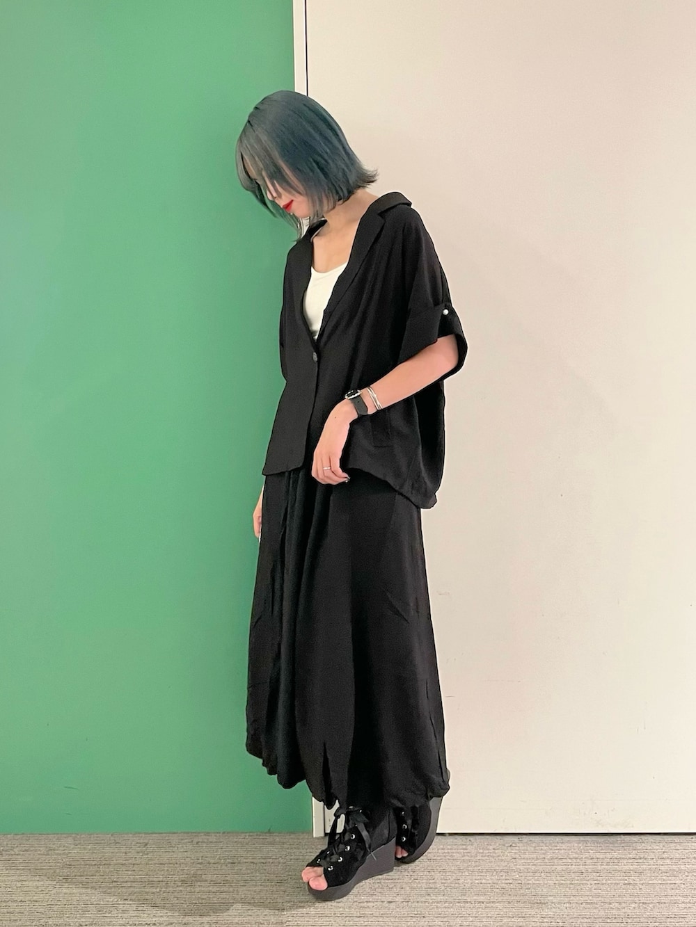 「セットアップ、夏ルックで気分アップ、シンプルコーデ、きれいめカジュアル、夏コーデ、ロングスカート、axes femme、axes femme POETIQUE、オトナ女子、ラフコーデ、30代コーデ、30代ファッション、30代後半、30代ママ、リラックススタイル」｜「axes femme POETIQUEのダブルクロスカップ付インナー（キャミソール、ホワイト系）」を使った、sach1さん（レディース・166cm）の夏コーディネートの3枚目の写真