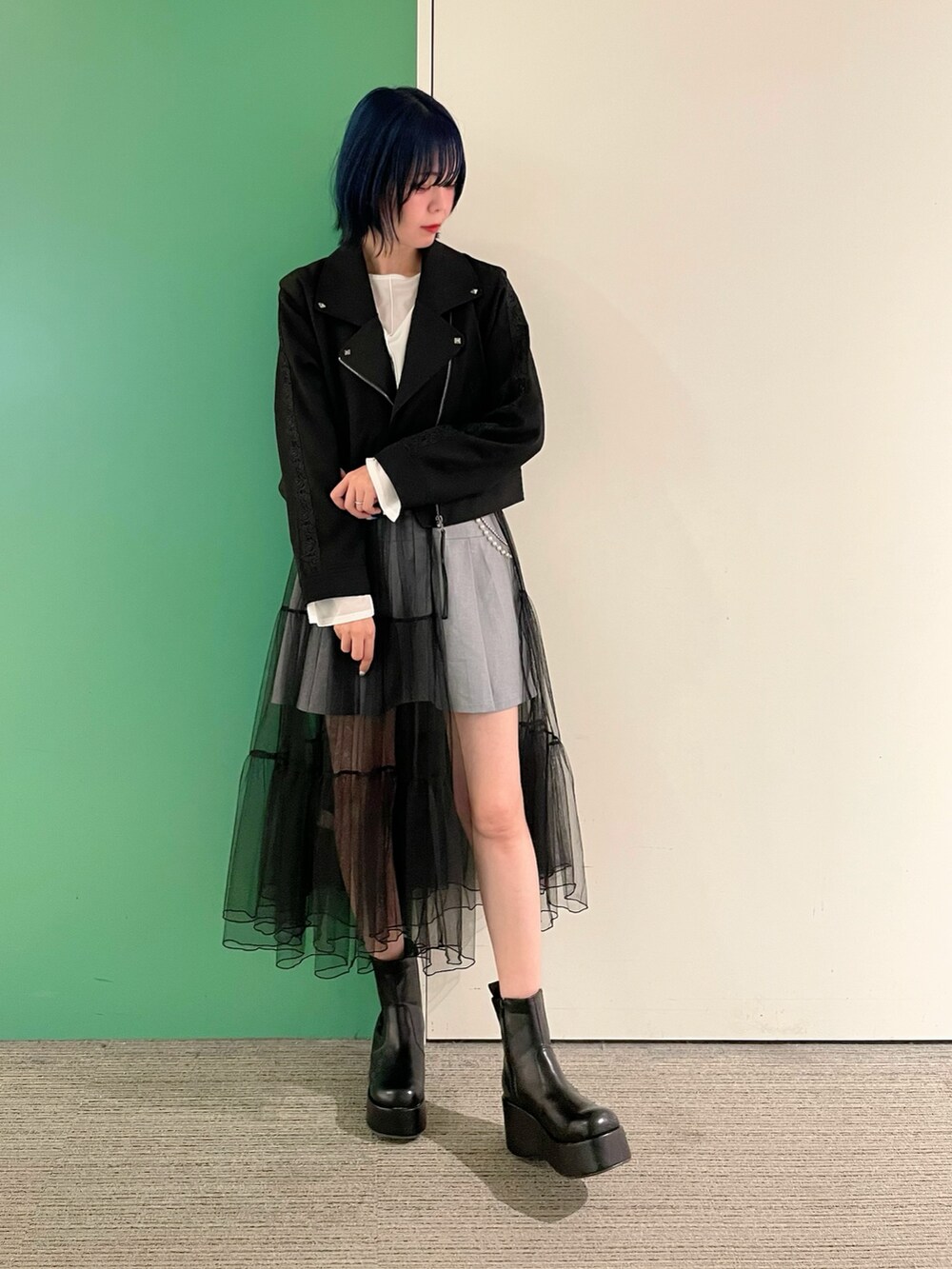 「韓国ファッション、axes femme、大人カジュアルコーデ、重ね着、着回しコーデ、大人かわいい、30代コーデ、30代ファッション、30代ママ、チュールスカート」｜「axes femmeのスリット袖シアートップス（Tシャツ/カットソー、ホワイト系）」を使った、sach1さん（骨格ナチュラル・レディース・166cm）の春コーディネートの3枚目の写真