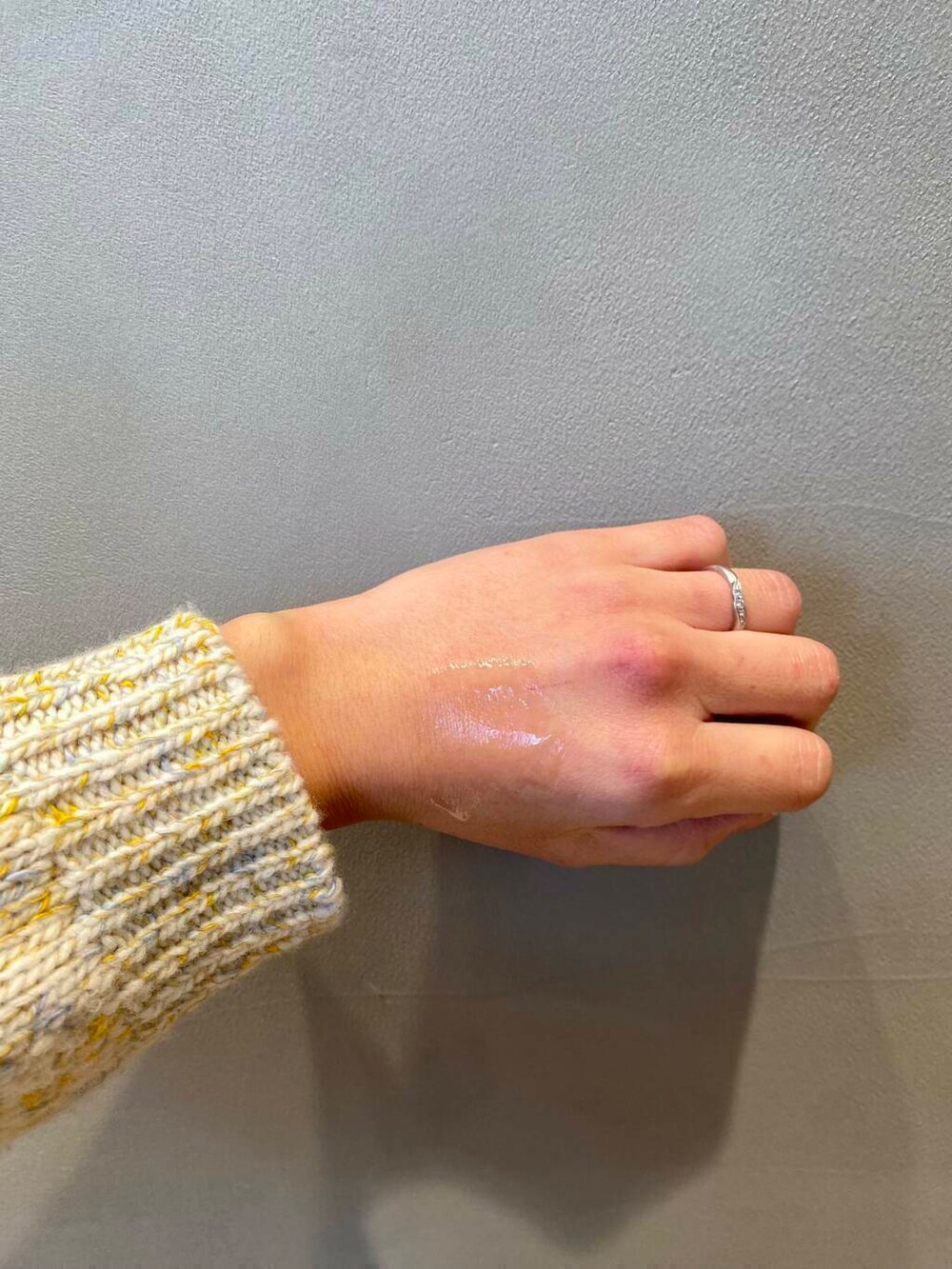 その他の美容液/オイル/クリームを着用したレディースの冬コーディネートの3枚目の写真
