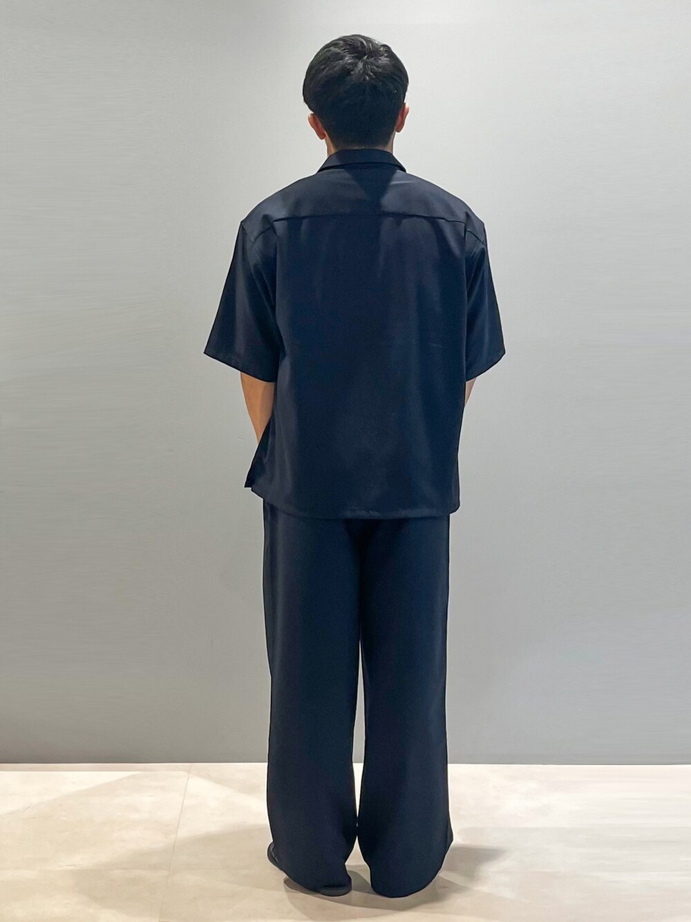 「セットアップ、プリントT、サンダル、きれいめカジュアル、夏コーデ、低身長コーデ、低身長男子、THE SHOP TK」｜「THE SHOP TK の【サスティナブル素材】FRESH NATUREデザイン刺繍Tシャツ プリント（Tシャツ/カットソー、ホワイト系）」を使った、KAIさん（メンズ・163cm）の春コーディネートの4枚目の写真