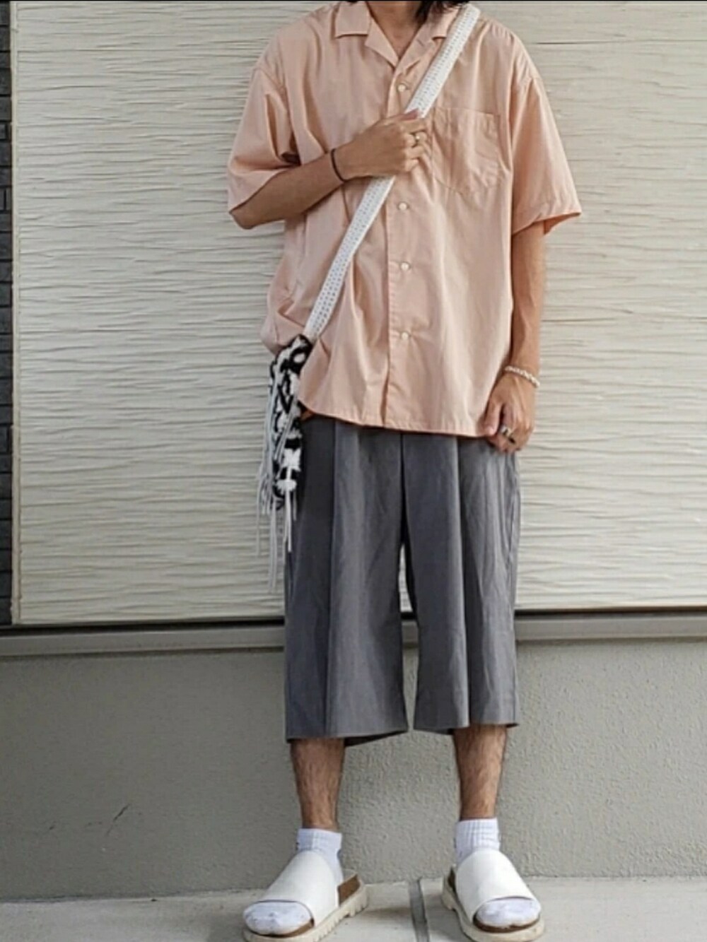 「お洒落さんとつながりたい、メンズファッション、今日のコーデ、大人カジュアル、休日コーデ、GU、シンプルスタイル、いいね、save、フォローお願いします🤑、きれいめカジュアル、短パンスタイル、ゆるコーデ、春、低身長女子、お出かけコーデ、シンプル」｜「RAGEBLUEのアイテム（シャツ/ブラウス、ピンク系）」を使った、jerkybobさん（メンズ・165cm）の春コーディネートの3枚目の写真