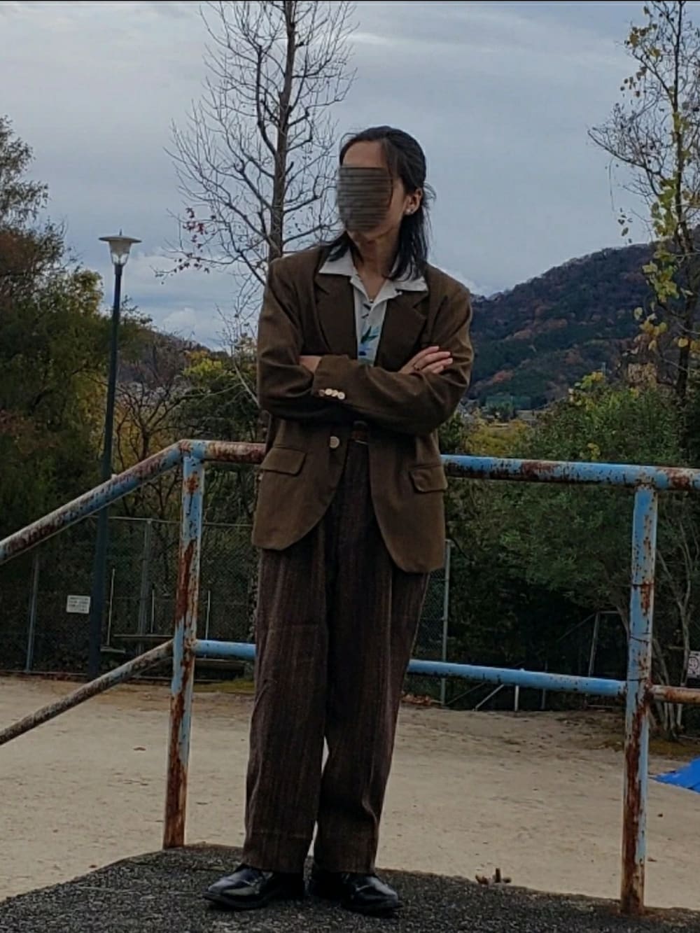 「きれいめカジュアル、レトロコーデ、テーラードジャケット、ジャケットスタイル、メンズファッション、お洒落さんとつながりたい、いいね、save、フォローお願いします🤑、タックイン、柄シャツ、春、お出かけコーデ、今日のコーデ、大人カジュアル、休日コーデ、低身長コーデ」｜「INTERPLAYの【INTERPLAY x TAKERU】クラシカル シングル ストライプ ジャケット（テーラードジャケット、グリーン系）」を使った、jerkybobさん（メンズ・165cm）の夏コーディネートの4枚目の写真