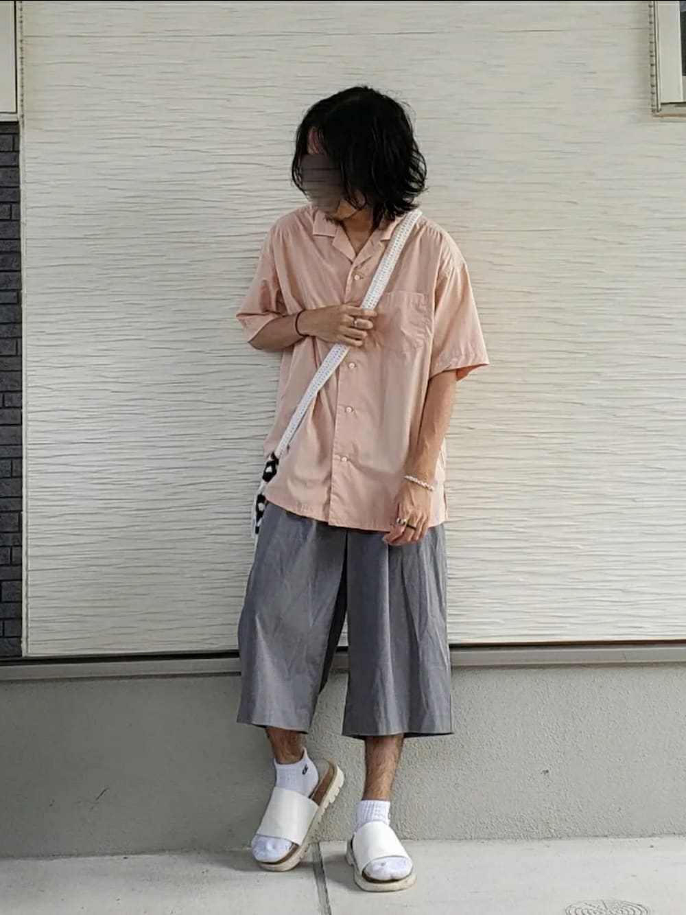 「お洒落さんとつながりたい、メンズファッション、今日のコーデ、大人カジュアル、休日コーデ、GU、シンプルスタイル、いいね、save、フォローお願いします🤑、きれいめカジュアル、短パンスタイル、ゆるコーデ、春、低身長女子、お出かけコーデ、シンプル」｜「RAGEBLUEのアイテム（シャツ/ブラウス、ピンク系）」を使った、jerkybobさん（メンズ・165cm）の春コーディネートの2枚目の写真