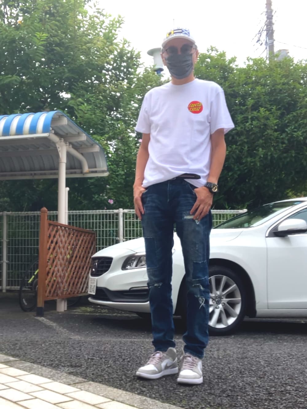 「夏だ！Tシャツ着よう！、Tシャツ、SANTA CRUZ、パッチワークデニム、テイパードパンツ、スニーカー、エアジョーダン1、キャップ」｜「SANTA CRUZの【SANTA CRUZ/サンタクルーズ】クラシックドットロゴバックプリントTシャツ/ワンポイント/ビッグシルエット（Tシャツ/カットソー、ホワイト系）」を使った、HiRo🇺🇸さん（メンズ・178cm）の夏コーディネートの2枚目の写真