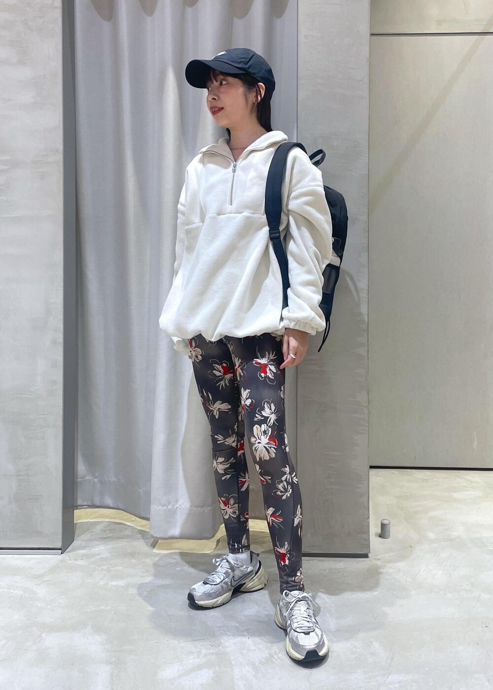 「初春コーデ、秋コーデ、初冬コーデ、冬コーデ、ランニングコーデ、ジム・トレーニングコーデ、ヨガコーデ、スポーツミックス、カジュアルコーデ、ヘルシーコーデ、NERGY、ストレート、ブルべ夏、乾燥、低身長」|「NIKEの【NIKE】ナイキ クラブ アンストラクチャード フォーチュラ ウッシュ キャップ(キャップ、ブラック系)」を使った、TENDOさん(レディース・153cm)の冬コーディネートの6枚目の写真