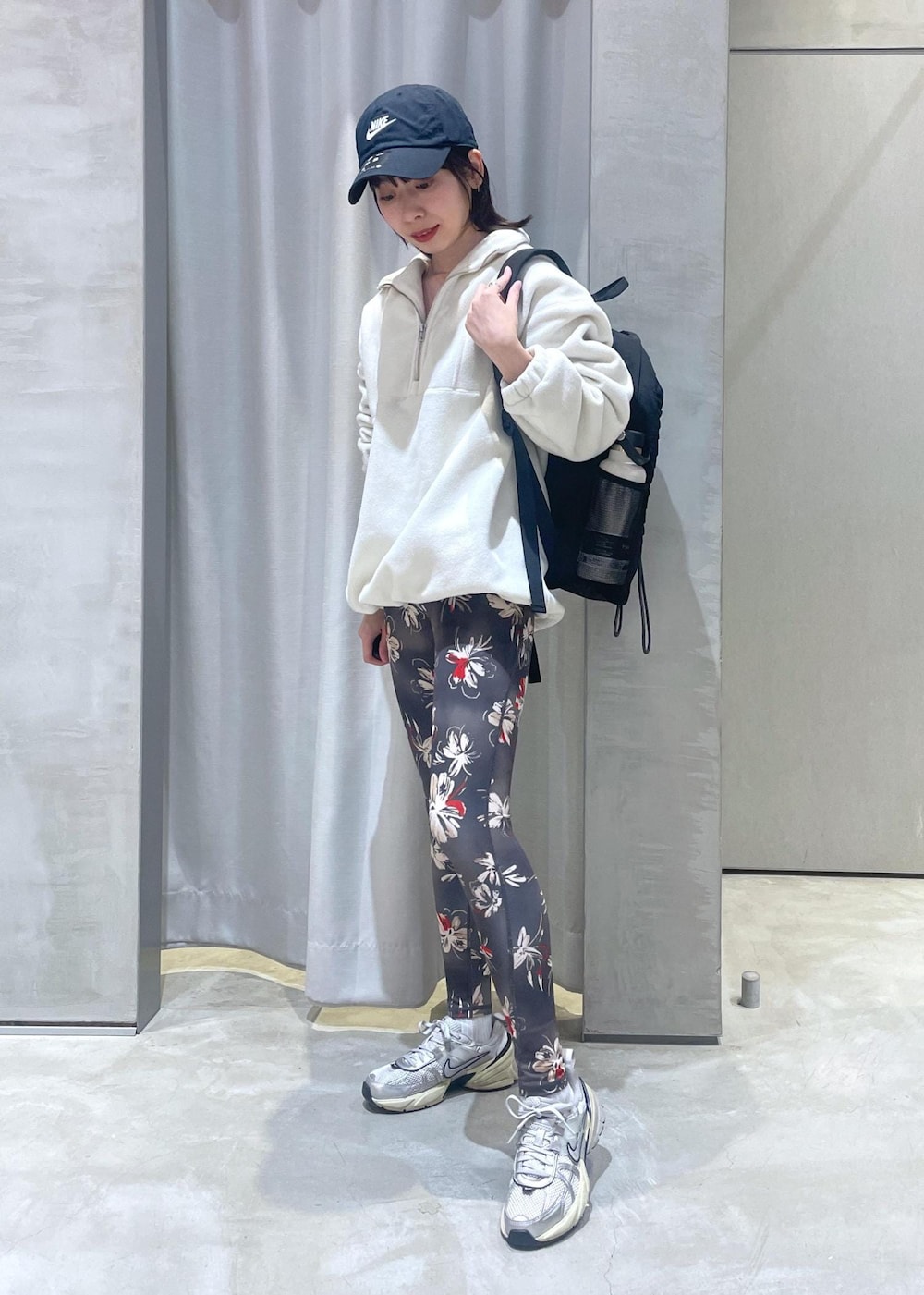 「初春コーデ、秋コーデ、初冬コーデ、冬コーデ、ランニングコーデ、ジム・トレーニングコーデ、ヨガコーデ、スポーツミックス、カジュアルコーデ、ヘルシーコーデ、NERGY、ストレート、ブルべ夏、乾燥、低身長」|「NIKEの【NIKE】ナイキ クラブ アンストラクチャード フォーチュラ ウッシュ キャップ(キャップ、ブラック系)」を使った、TENDOさん(レディース・153cm)の冬コーディネートの4枚目の写真