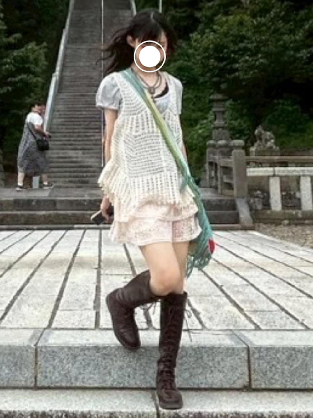 その他のアナログ腕時計を着用したレディースの夏コーディネートの2枚目の写真