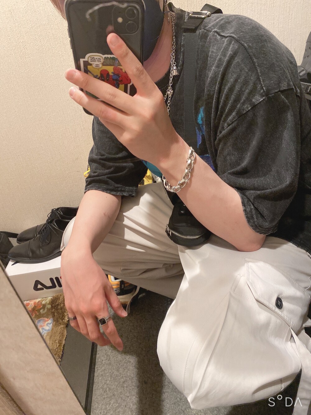 「春夏コーデ、夏コーデ、夏服、モードストリート、カーゴパンツ、グラフィックＴ、サブカルファッション、サブカル男子、アクセサリー大好き、adrer、minsobi、SHEIN、HI-LANDER、WEGO」｜「ADRERのLinking nylon shoulder bag/リンキングナイロンショルダーバッグ（ショルダーバッグ、ブラック系）」を使った、Youさん（メンズ・180cm）の夏コーディネートの3枚目の写真