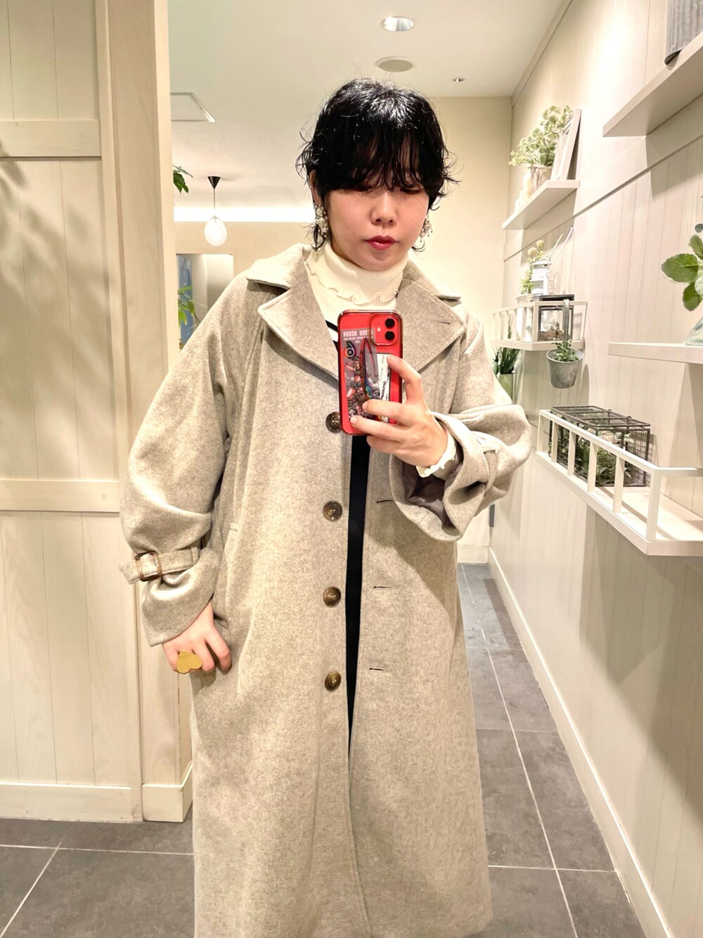 「プチプラ、シンプルコーデ、ニット、きれいめカジュアル、秋冬コーデ、ビッグシルエット、カジュアルコーデ、大人カジュアル、ロングコート、アウター、コート、キャミワンピ、タートルネック、ママコーデ、オリーブ デ オリーブ(OLIVE des OLIVE)」｜「OLIVE des OLIVEのロング丈コート（ステンカラーコート、ブラウン系）」を使った、maicoさん（レディース・156cm）の秋コーディネートの3枚目の写真