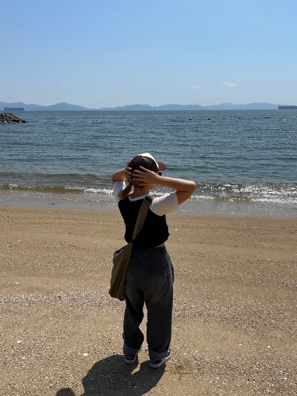 「ootd、おでかけコーデ、プチプラ、お洒落さんとつながりたい、低身長、低身長コーデ、低身長女子、着回しコーデ、y2k、140cm」｜「NEW ERAのアイテム（スニーカー、ブラック系）」を使った、系統迷ってる142㌢さん（レディース・142cm）の秋コーディネートの4枚目の写真