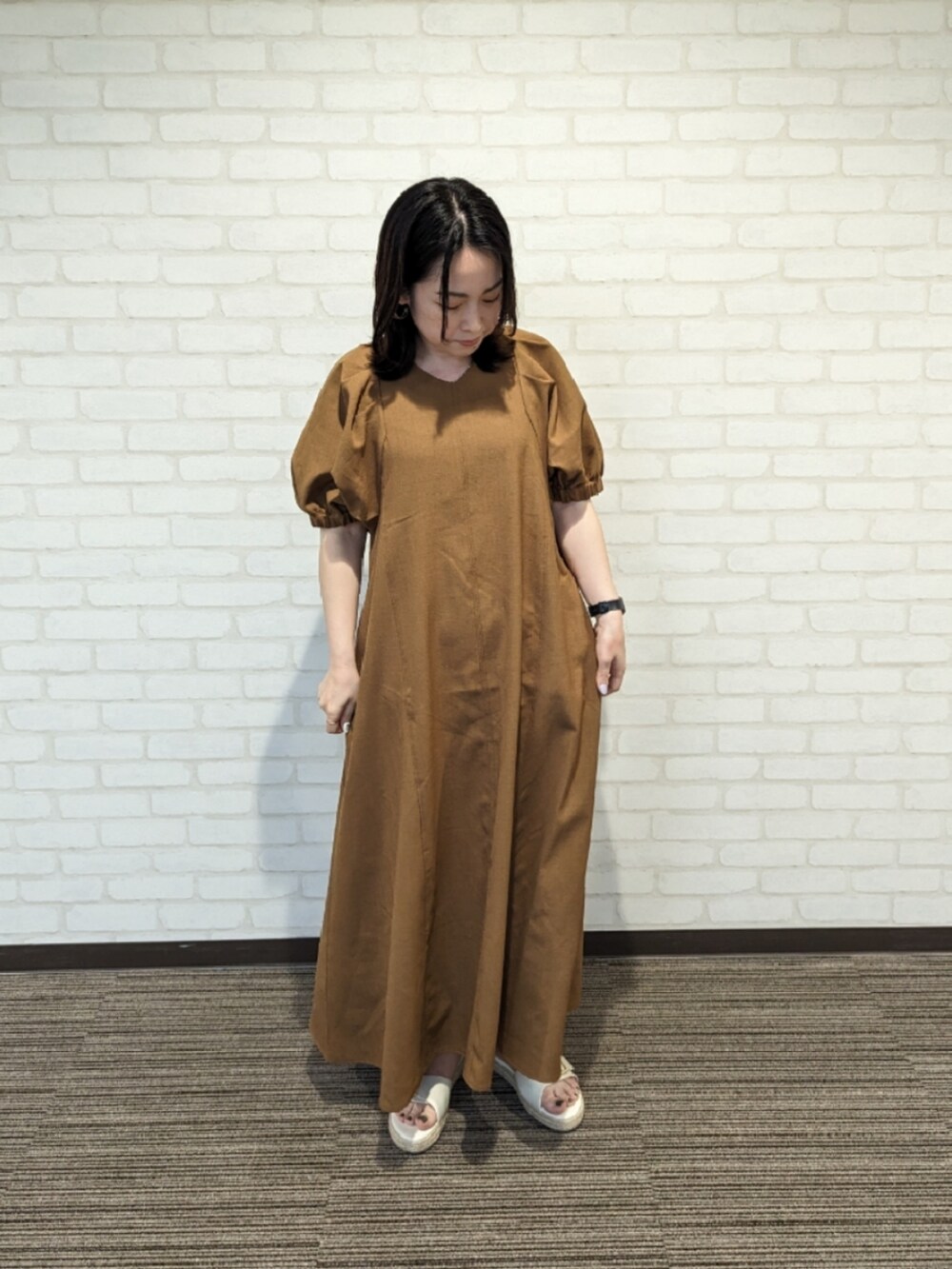 「夏、オトナ女子、夏コーデ、ワンピーススタイル、オトナカワイイ、低身長コーデ、重ね着、キャミワンピ、レース」｜「Te chichi TERRASSEの麻調ボリュームスリーブワンピース（ワンピース、ブラウン系）」を使った、てらさん（レディース・153cm）の春コーディネートの2枚目の写真