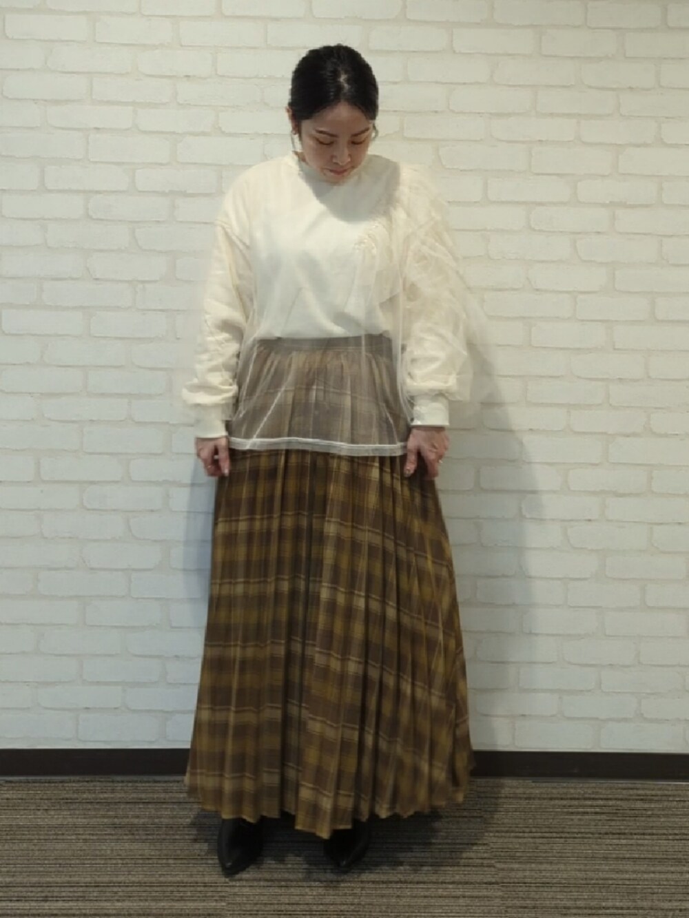 「秋っぽコーデ更新中、オトナ女子、オトナカワイイ、低身長コーデ、スウェット、プリーツスカート、チュールトップス、Techichi」｜「Te chichiのアイテム（スウェット、ホワイト系）」を使った、てらさん（レディース・153cm）の秋コーディネートの2枚目の写真