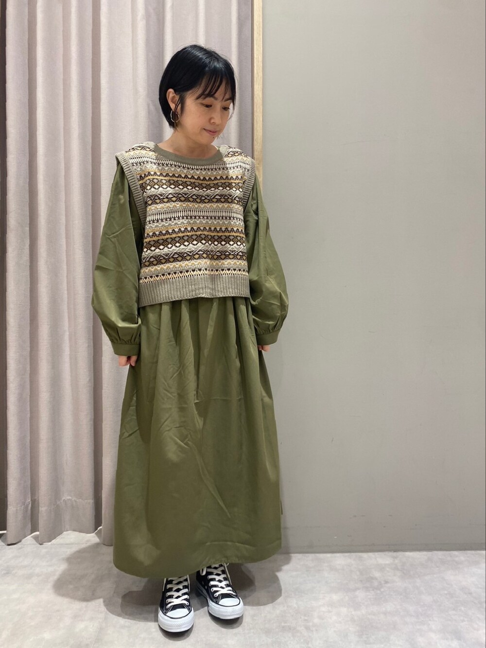 「Melan Cleugeのアイテム（ニット/セーター、グレー系）」を使った、てらさん（レディース・153cm）の秋コーディネートの2枚目の写真