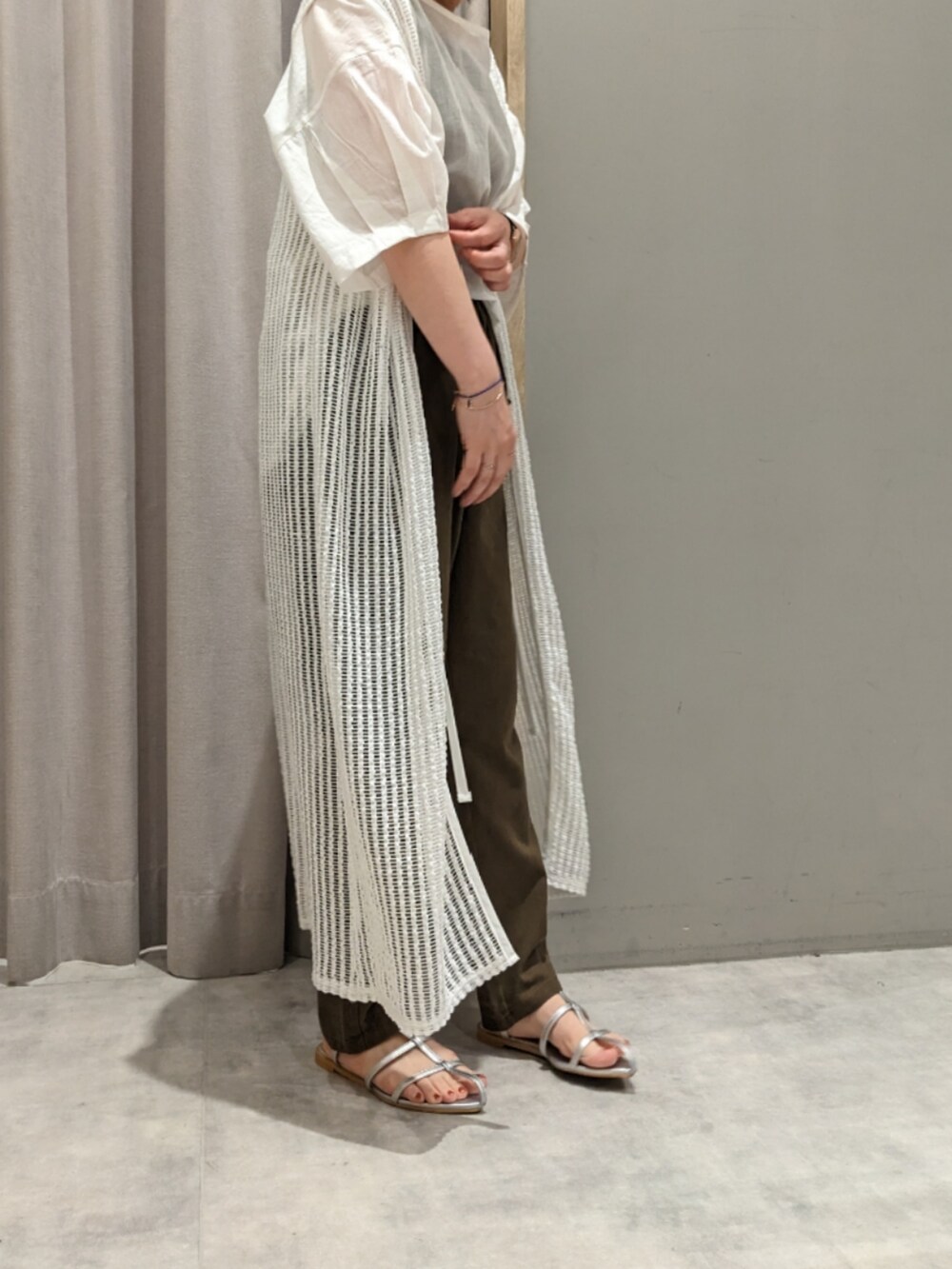 「Melan Cleugeのアイテム（ベスト、ホワイト系）」を使った、てらさん（レディース・153cm）の夏コーディネートの4枚目の写真