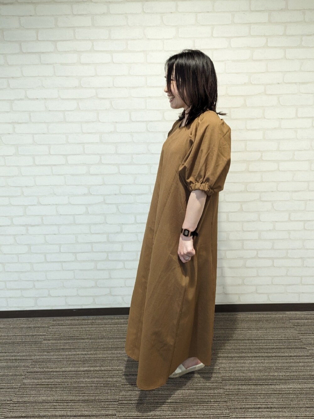 「夏、オトナ女子、夏コーデ、ワンピーススタイル、オトナカワイイ、低身長コーデ、重ね着、キャミワンピ、レース」｜「Te chichi TERRASSEの麻調ボリュームスリーブワンピース（ワンピース、ブラウン系）」を使った、てらさん（レディース・153cm）の春コーディネートの4枚目の写真