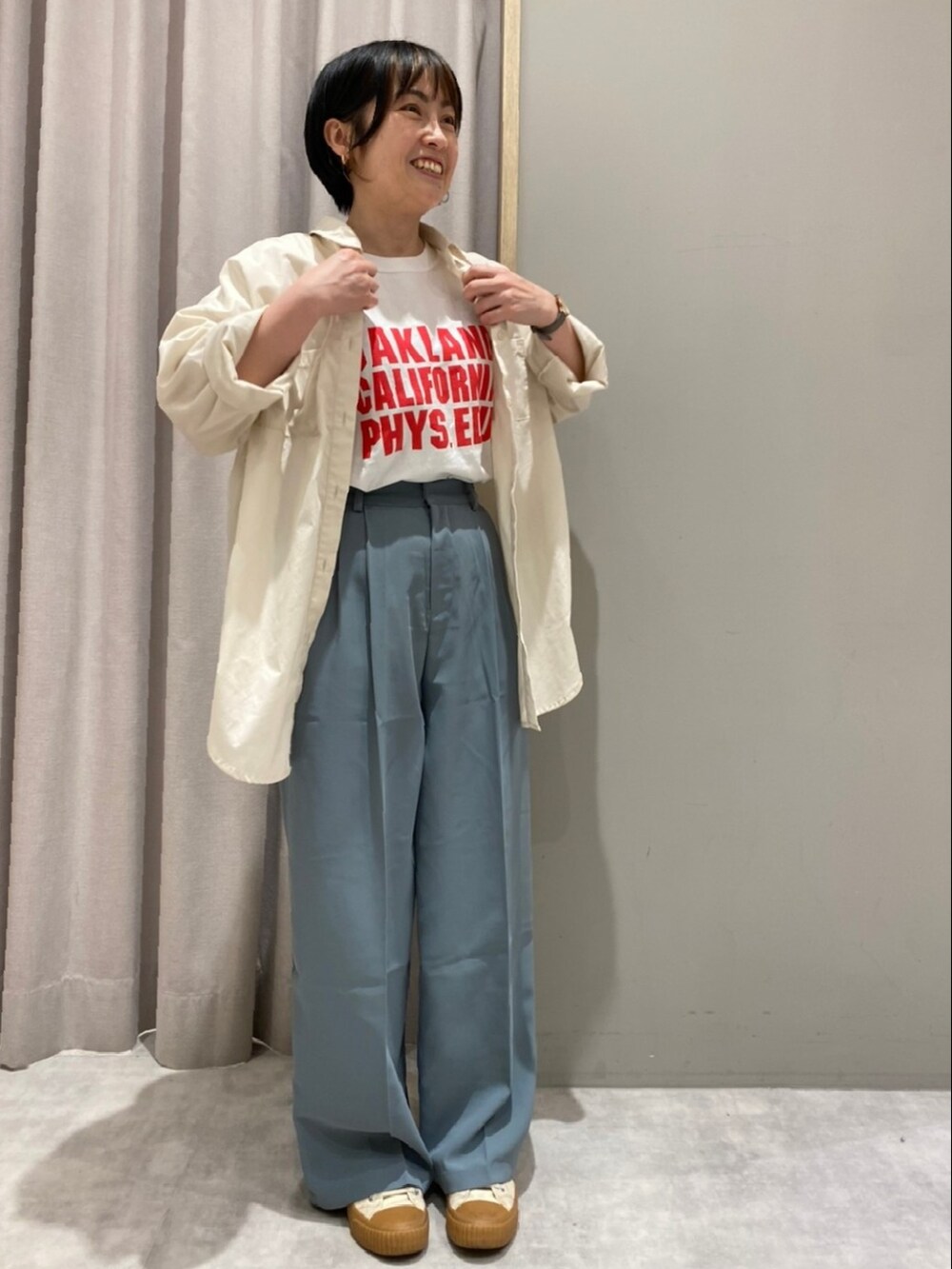 「カジュアルコーデ、春夏コーデ、大人カジュアル、低身長コーデ、カラーパンツ、オトナ女子」｜「Melan Cleugeのアイテム（パンツ、ブルー系）」を使った、てらさん（レディース・153cm）の春コーディネートの3枚目の写真