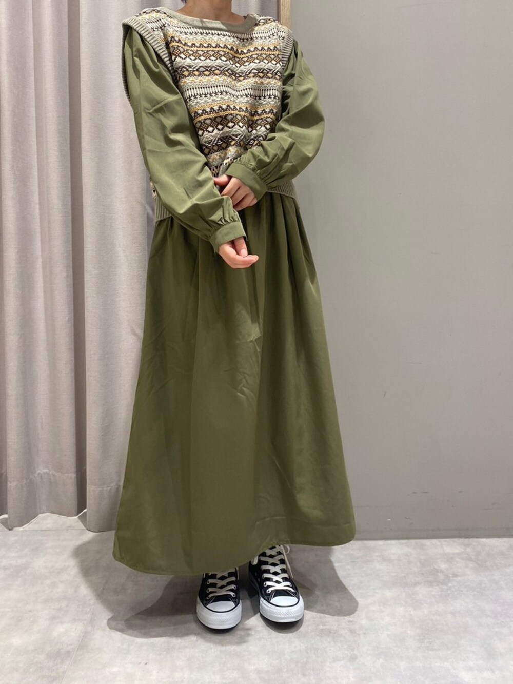 「Melan Cleugeのアイテム（ニット/セーター、グレー系）」を使った、てらさん（レディース・153cm）の秋コーディネートの3枚目の写真