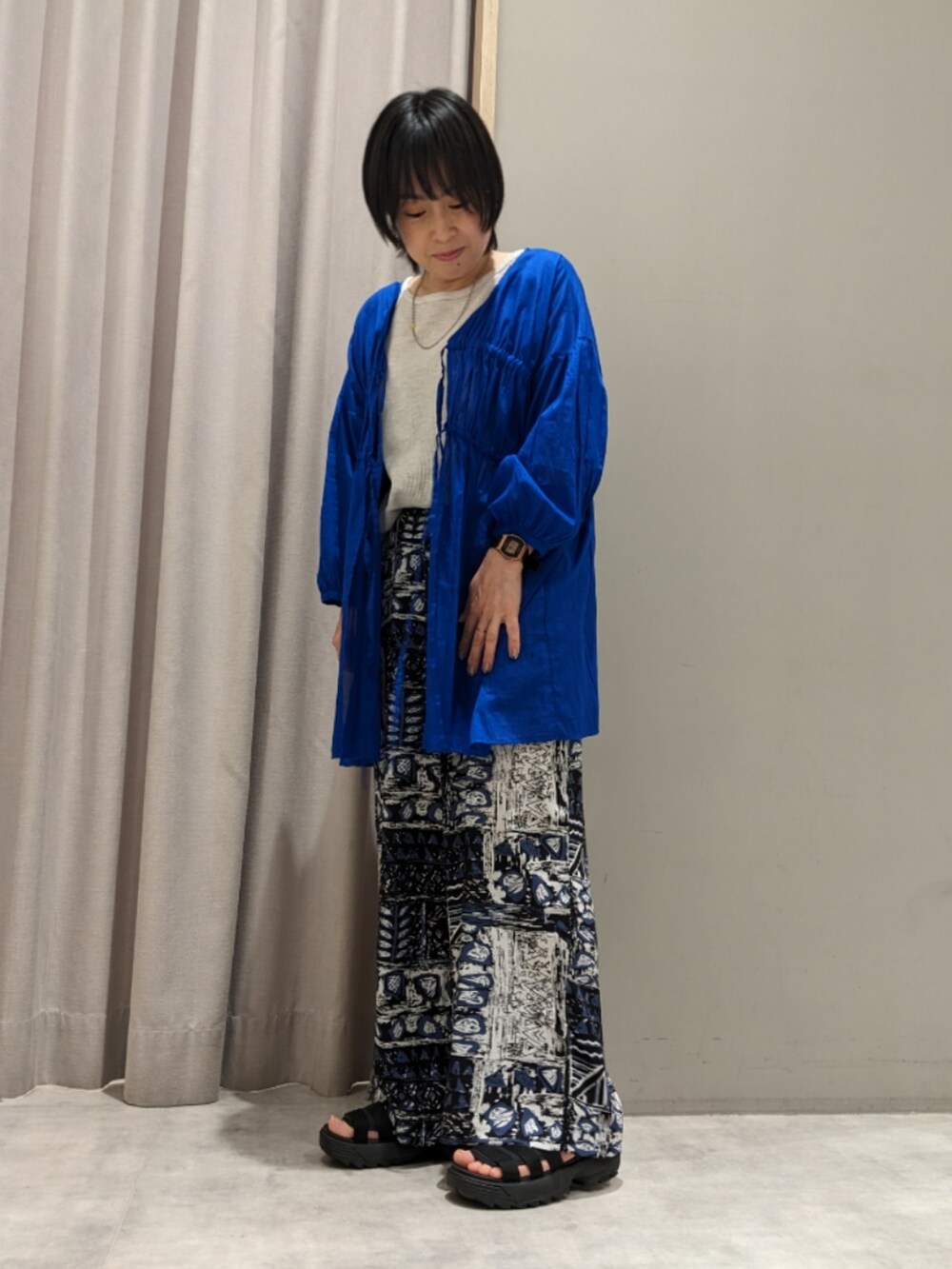 「ゆるコーデ、オトナ女子、ラクチンコーデ、低身長コーデ、パンツスタイル、カジュアル、リラックススタイル、夏服、MelanCleuge」｜「Melan Cleugeのアイテム（シャツ/ブラウス、ブルー系）」を使った、てらさん（レディース・153cm）の夏コーディネートの2枚目の写真