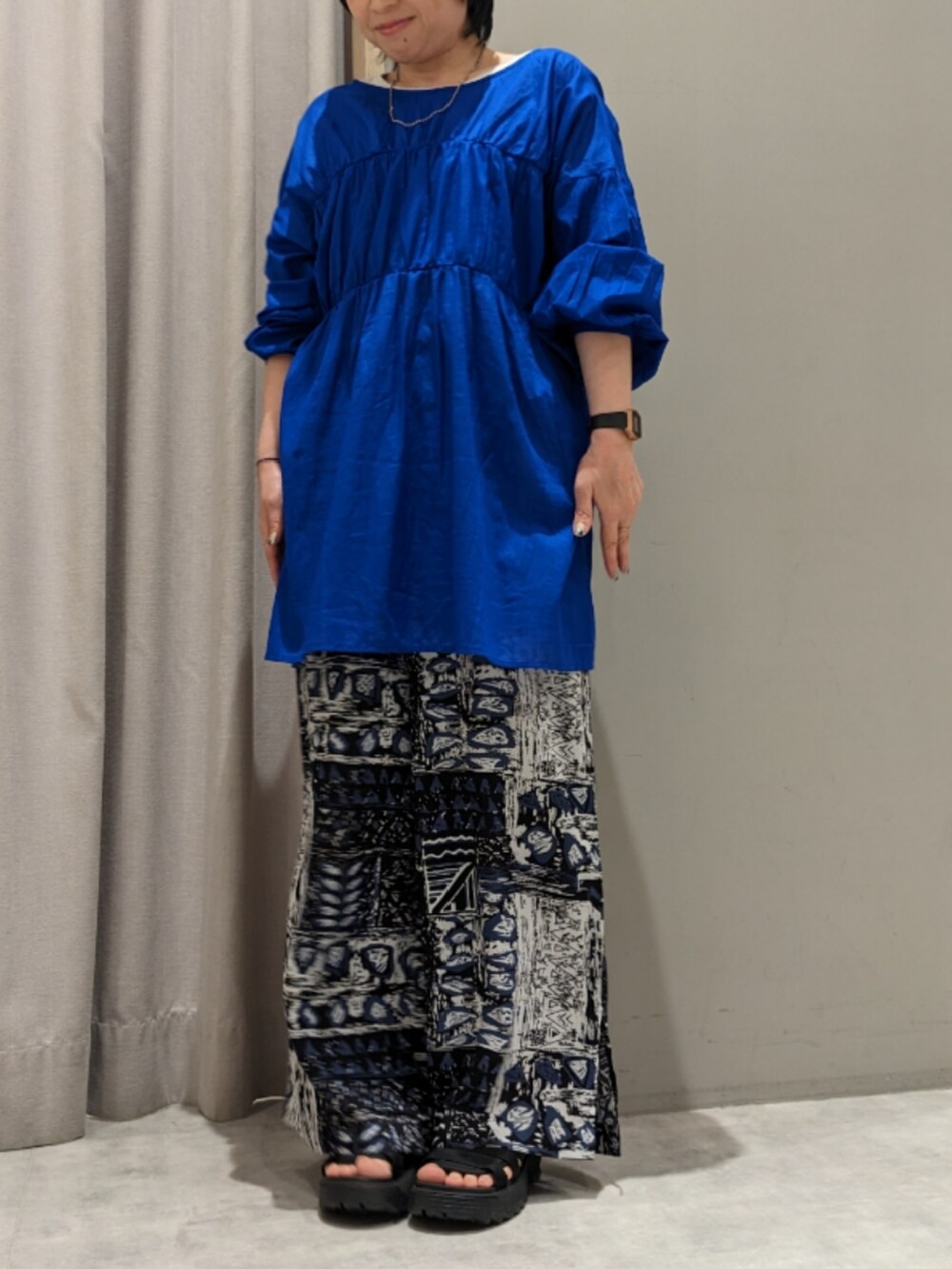 「ゆるコーデ、オトナ女子、ラクチンコーデ、低身長コーデ、パンツスタイル、カジュアル、リラックススタイル、夏服、MelanCleuge」｜「Melan Cleugeのアイテム（シャツ/ブラウス、ブルー系）」を使った、てらさん（レディース・153cm）の夏コーディネートの3枚目の写真