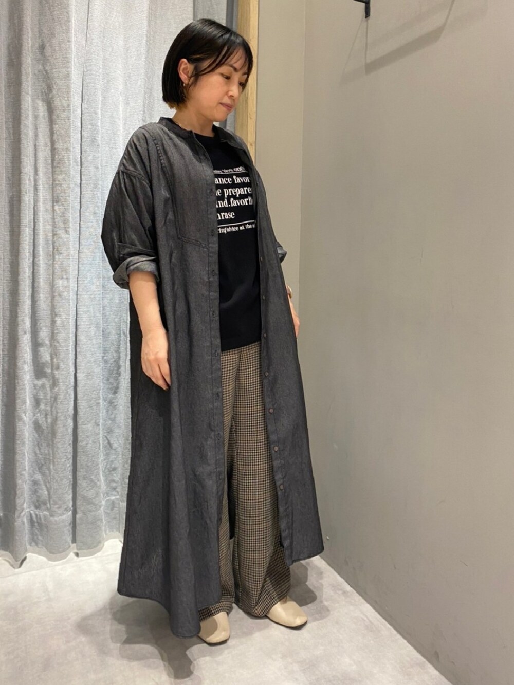 「秋のコーデ、オトナカジュアル、ラクチンコーデ、カジュアルコーデ、ワントーンコーデ、低身長コーデ、MelanCleuge、Tシャツ」｜「Melan Cleugeのアイテム（Tシャツ/カットソー、ブラック系）」を使った、てらさん（レディース・153cm）の夏コーディネートの2枚目の写真