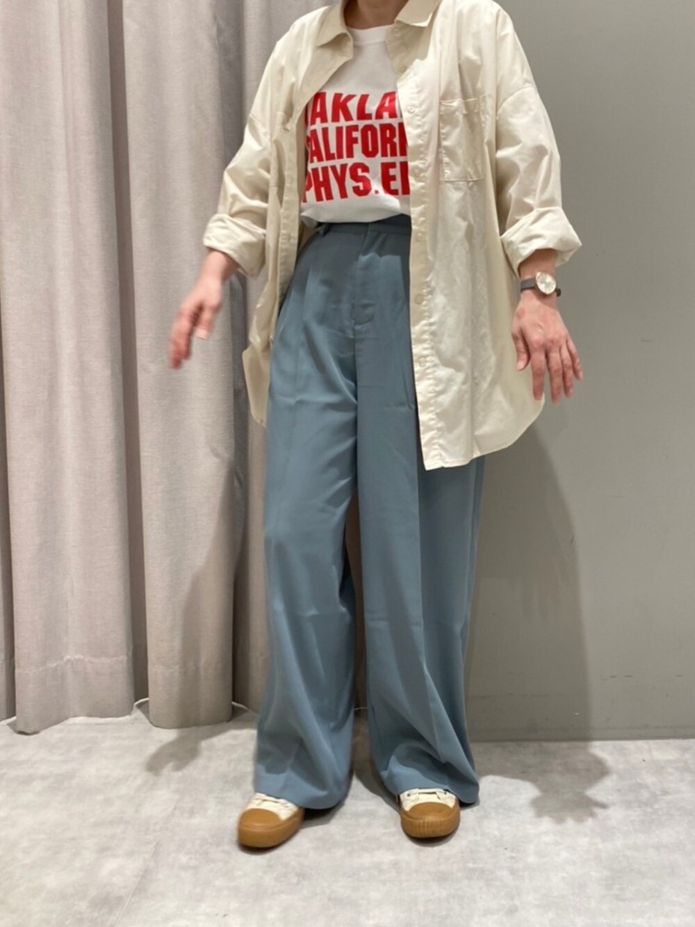 「カジュアルコーデ、春夏コーデ、大人カジュアル、低身長コーデ、カラーパンツ、オトナ女子」｜「Melan Cleugeのアイテム（パンツ、ブルー系）」を使った、てらさん（レディース・153cm）の春コーディネートの2枚目の写真