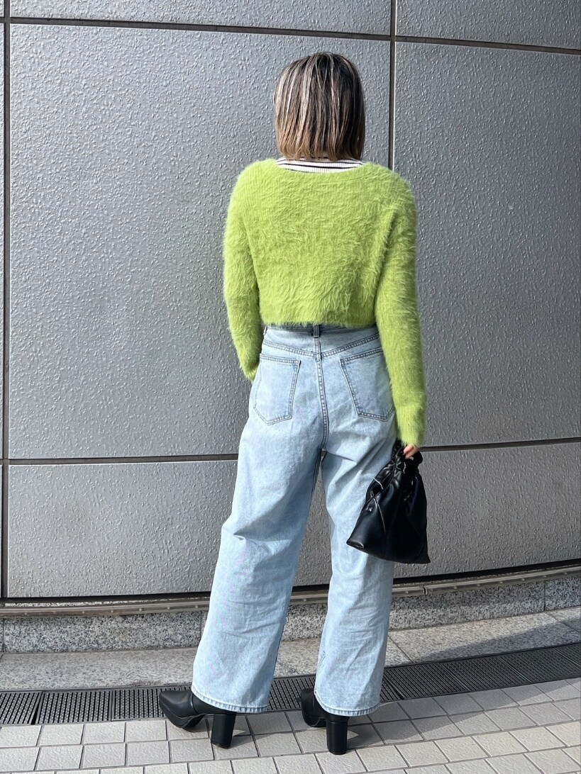「タートルネック、きれいめカジュアル、ストリート、ブーツ、レイヤードスタイル、冬コーデ、ootd、ニットコーデ、お出かけコーデ、大人カジュアル、冬ファッション、大人かわいい、大人女子、デニム、シンプルコーデ」｜「FREE'S MARTの◆タートルネックリブニット（ニット/セーター、ホワイト系）」を使った、yukaさん（レディース・160cm）の冬コーディネートの2枚目の写真