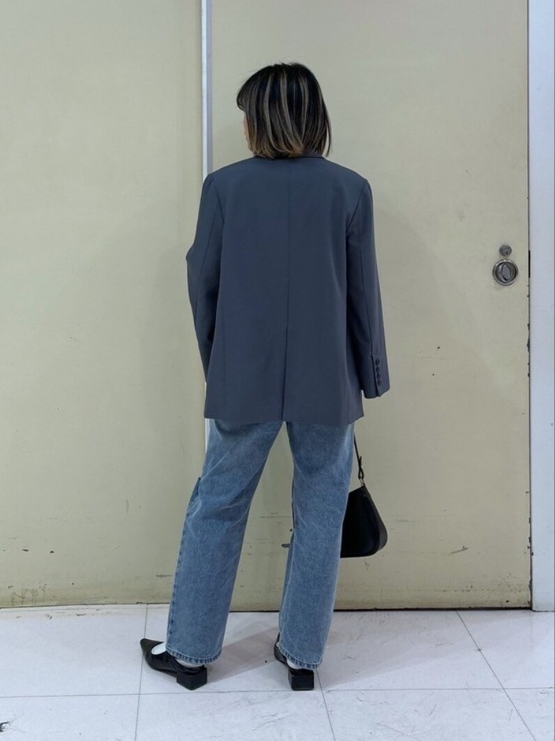 「春のおしゃ見えテクニック、ストリート、春服みてみて、休日スタイル、大人カジュアル、シンプルコーデ、ジャケットスタイル、お洒落さんとつながりたい、春服、着回しコーデ、オトナカワイイ、シンプル、パンツコーデ、お出かけ、いいね、save、フォローお願いします🤑」｜「FREE'S MARTの［セットアップ対応］2WAYオーバーサイズジャケット（テーラードジャケット、グレー系）」を使った、yukaさん（レディース・160cm）の春コーディネートの6枚目の写真
