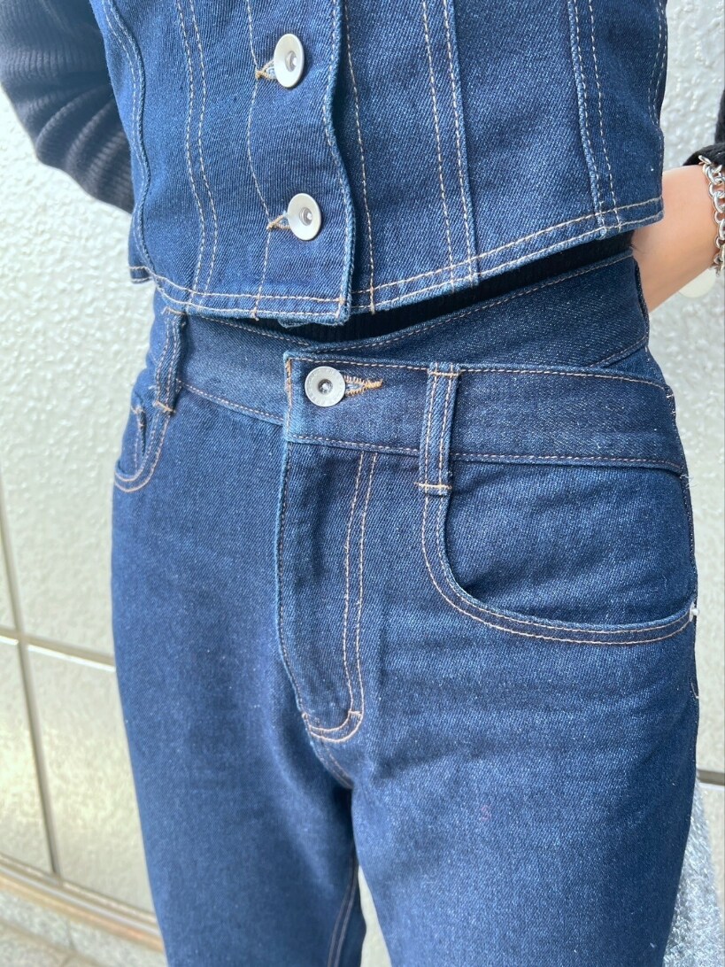 「デニム、セットアップ、ビスチェ×デニム、ビスチェ、デニムコーデ、シンプルコーデ、今日のコーデ、カジュアルコーデ、オトナ女子、高身長女子、大人可愛い、ブラック、シンプル、着回しコーデ、おしゃれさんと繋がりたい」｜「FREE'S MARTの◇［洗える］マシンウォッシャブルボトルネックニット（ニット/セーター、ブラック系）」を使った、yukaさん（レディース・160cm）の冬コーディネートの3枚目の写真