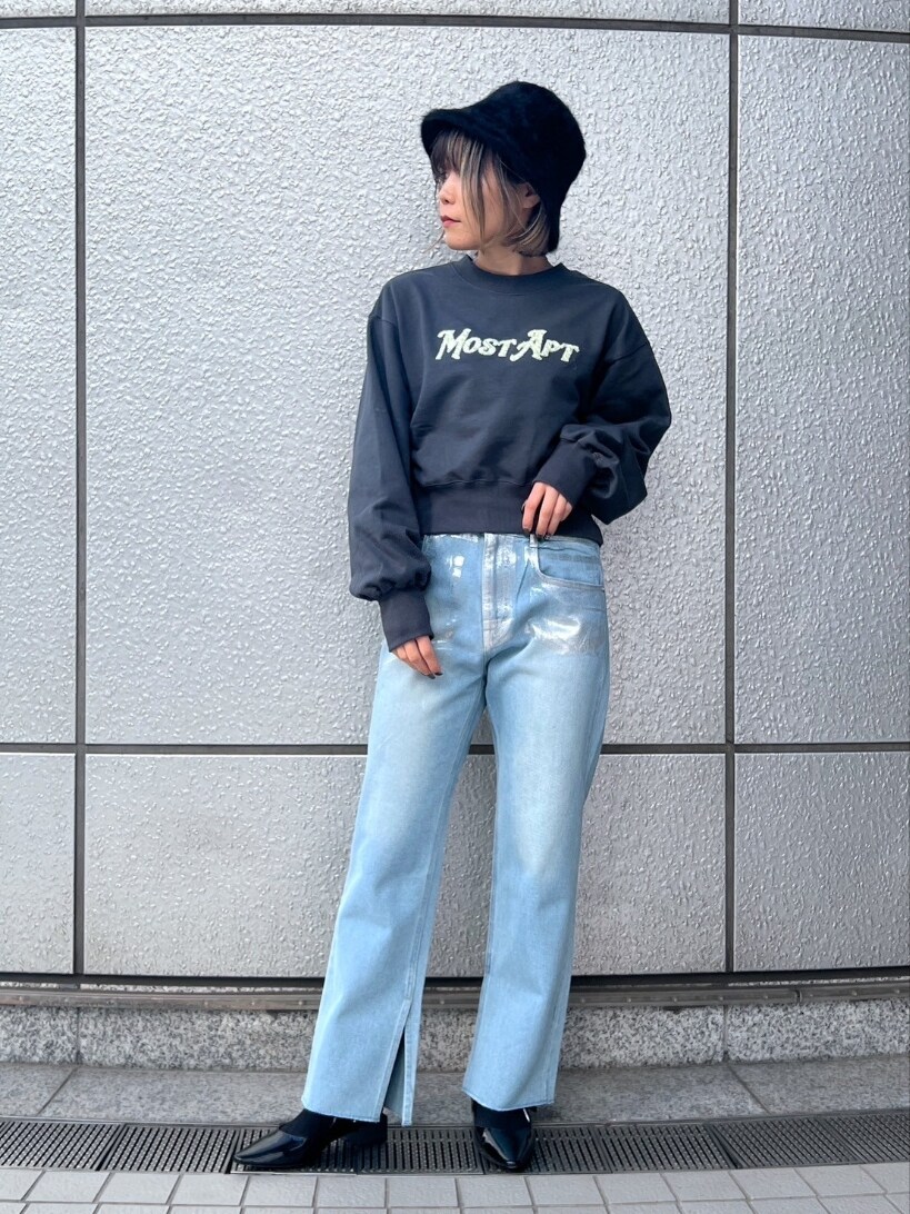 「古着MIX、モノトーン、デニム、パーカー、バケットハット、ストリート、春色、休日スタイル、パンツコーデ、オトナカワイイ、お出かけコーデ、ラクチンコーデ、シンプルコーデ、春ファッション、オトナ女子」｜「FREE'S MARTの◆ファーハット（ハット、ブラック系）」を使った、yukaさん（レディース・160cm）の冬コーディネートの2枚目の写真