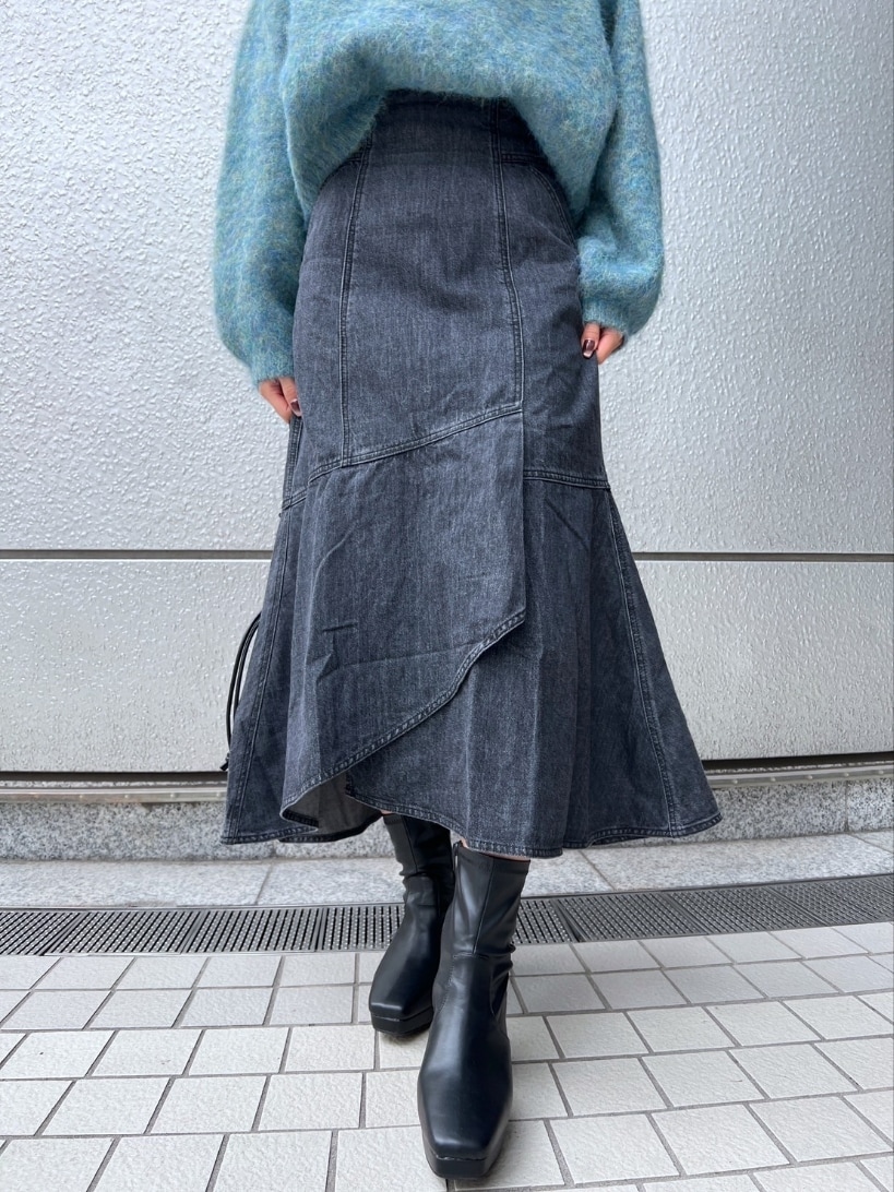 「きれいめカジュアル、ロングスカート、レザー、マーメイドスカート、ブーツ、デニム、ニットコーデ、大人女子、お出かけコーデ、大人カジュアル、冬ファッション、大人かわいい、着回しコーデ、ootd、大人ガーリー」｜「FREE'S MARTの◇ウール混リサイクルエコシャギーショート丈ニット（ニット/セーター、グリーン系）」を使った、yukaさん（レディース・160cm）の冬コーディネートの3枚目の写真