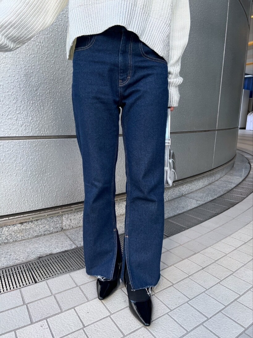 「デニム、セットアップ、ビスチェ×デニム、ビスチェ、デニムコーデ、シンプルコーデ、今日のコーデ、カジュアルコーデ、オトナ女子、高身長女子、大人可愛い、ブラック、シンプル、着回しコーデ、おしゃれさんと繋がりたい」｜「FREE'S MARTの◇［洗える］マシンウォッシャブルボトルネックニット（ニット/セーター、ブラック系）」を使った、yukaさん（レディース・160cm）の冬コーディネートの4枚目の写真