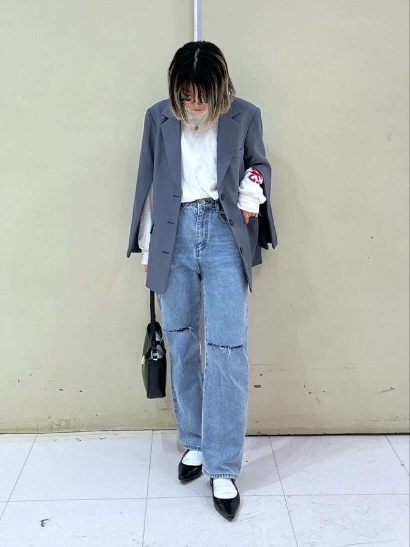 「春のおしゃ見えテクニック、ストリート、春服みてみて、休日スタイル、大人カジュアル、シンプルコーデ、ジャケットスタイル、お洒落さんとつながりたい、春服、着回しコーデ、オトナカワイイ、シンプル、パンツコーデ、お出かけ、いいね、save、フォローお願いします🤑」｜「FREE'S MARTの［セットアップ対応］2WAYオーバーサイズジャケット（テーラードジャケット、グレー系）」を使った、yukaさん（レディース・160cm）の春コーディネートの3枚目の写真