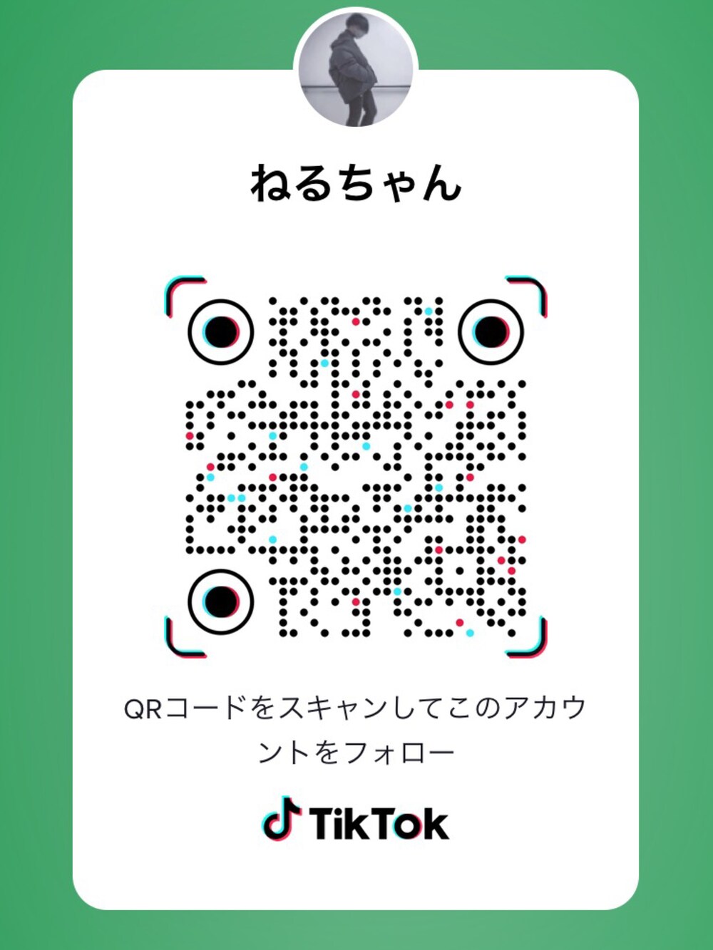 ブラウン系のブルゾン、ブラック系のTシャツ/カットソー、ブルー系のデニムパンツを着用したメンズの冬コーディネートの4枚目の写真