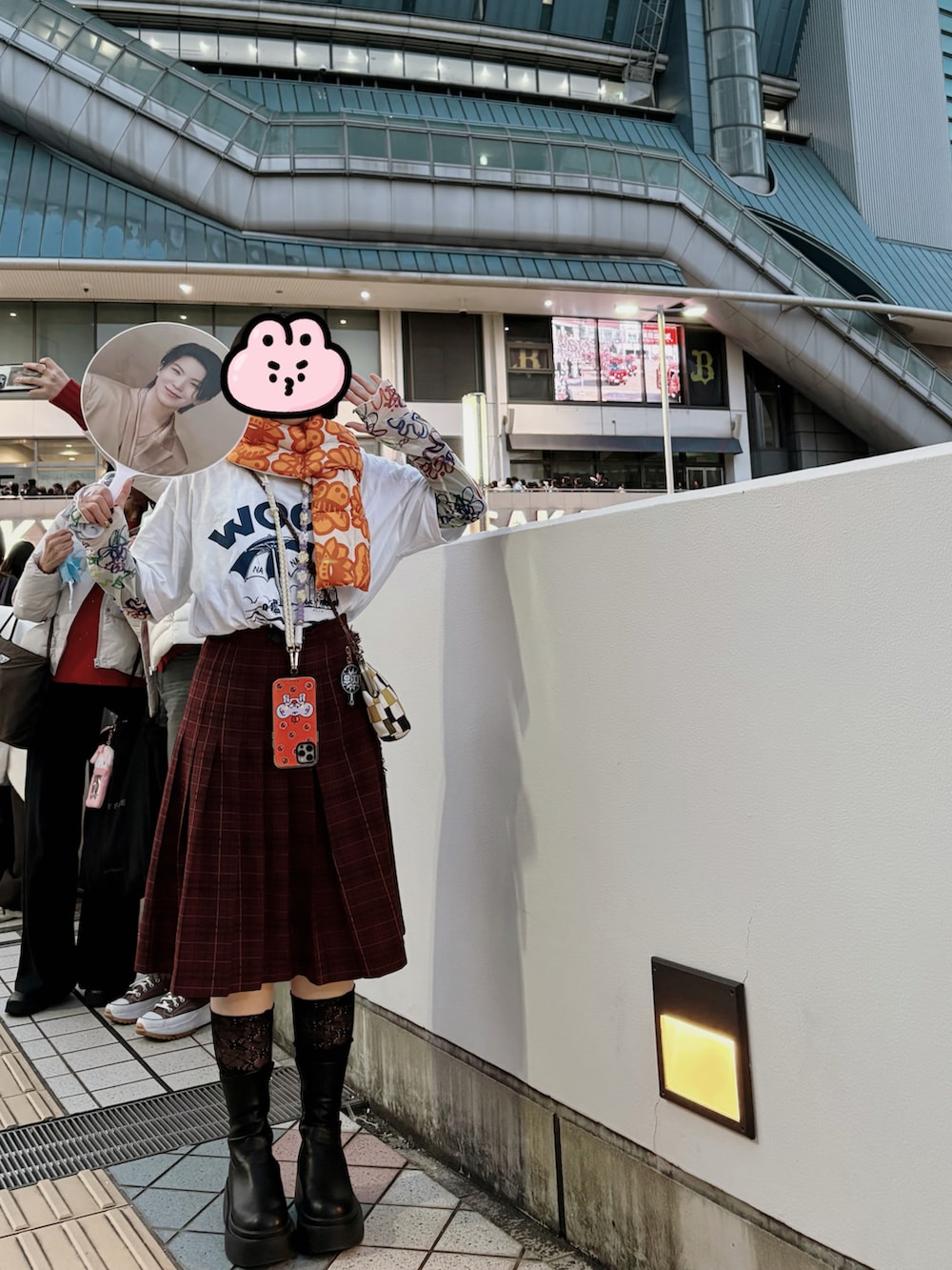 ホワイト系のTシャツ/カットソー、その他のその他トップスを着用したレディースの冬コーディネートの2枚目の写真