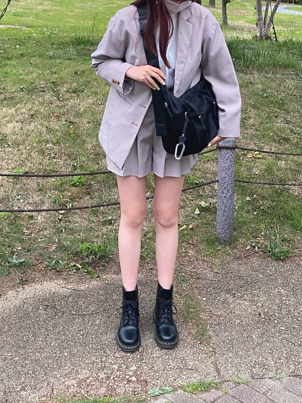 「今日のコーデ、春夏コーデ、キレイめ、ピンク、おしゃれさんと繋がりたい、セットアップ、韓国ファッション、ジャケットスタイル、セットアップスタイル、はるコーデ、春、ショルダーバッグ、ショートパンツ、ジャケット、きれいめカジュアル」｜「CECIL McBEEのアイテム（パンツ、ピンク系）」を使った、ゆんさん（レディース・172cm）の春コーディネートの2枚目の写真