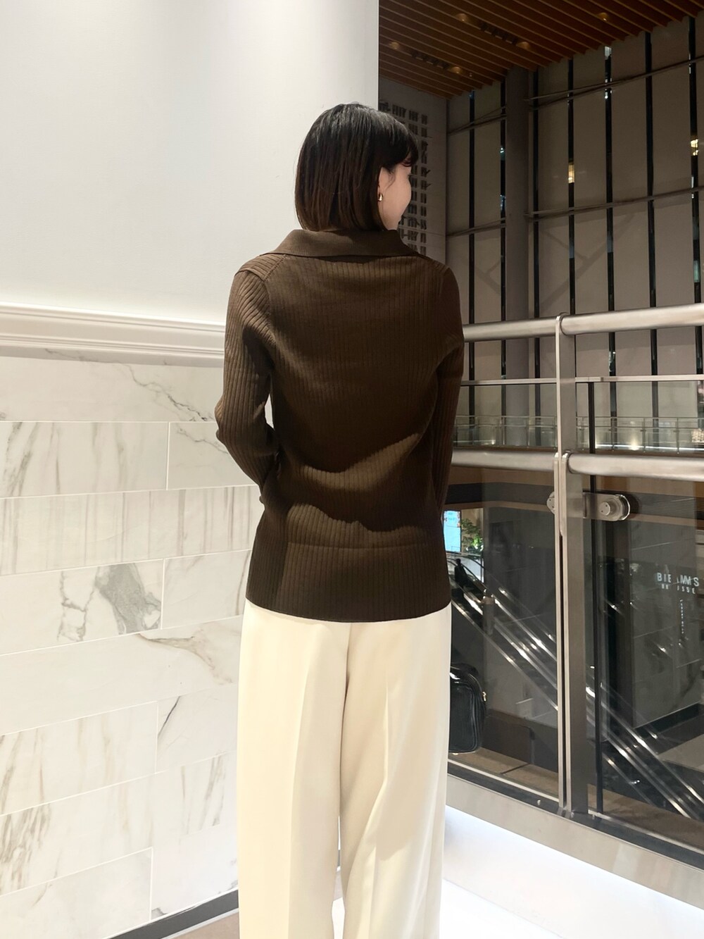 「秋コーデ、NOLLEY'S、ノーリーズ、秋冬コーデ、ワイドパンツ、パンツスタイル、オフィスカジュアル、ニット、カーディガン、ブラウン、シンプルコーデ、きれいめカジュアル、オトナカジュアル、オトナ女子、キレイめ」｜「NOLLEY’Sの＜飯豊まりえさん着用＞ウォッシャブルウール混ワイドリブ衿付きカーディガン（カーディガン/ボレロ、ブラウン系）」を使った、nanaさん（レディース・163cm）の秋コーディネートの3枚目の写真
