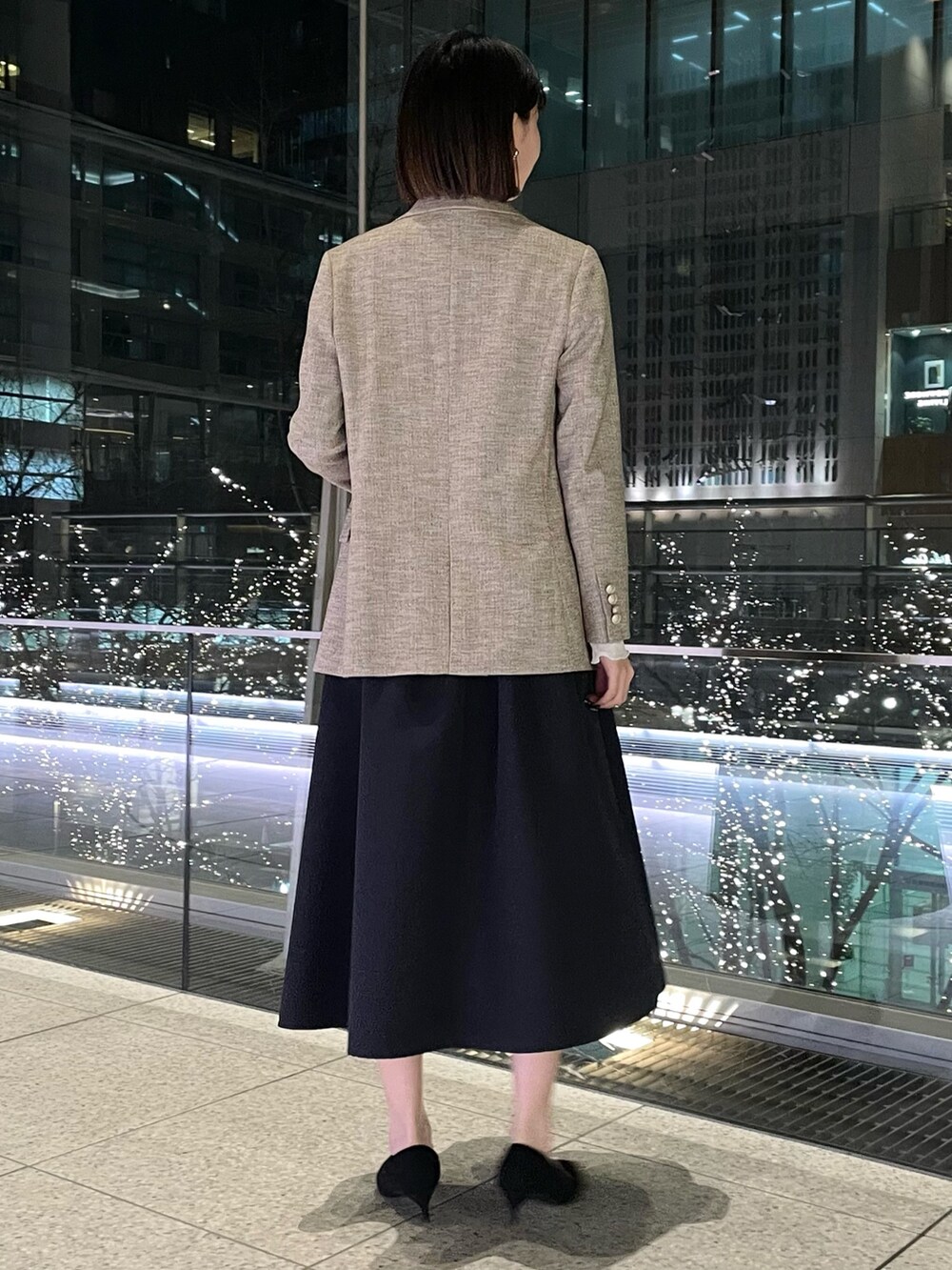 「休日スタイル、お出かけコーデ、シンプルスタイル、春、大人ファッション、オフィススタイル、フレアスカート、ノーリーズ、NOLLEY'S、スカート、スカートスタイル、オトナカジュアル、オトナ女子、オトナカワイイ、春コーデ」｜「NOLLEY’SのシアーフライスロンT（Tシャツ/カットソー、ホワイト系）」を使った、nanaさん（レディース・163cm）の冬コーディネートの3枚目の写真