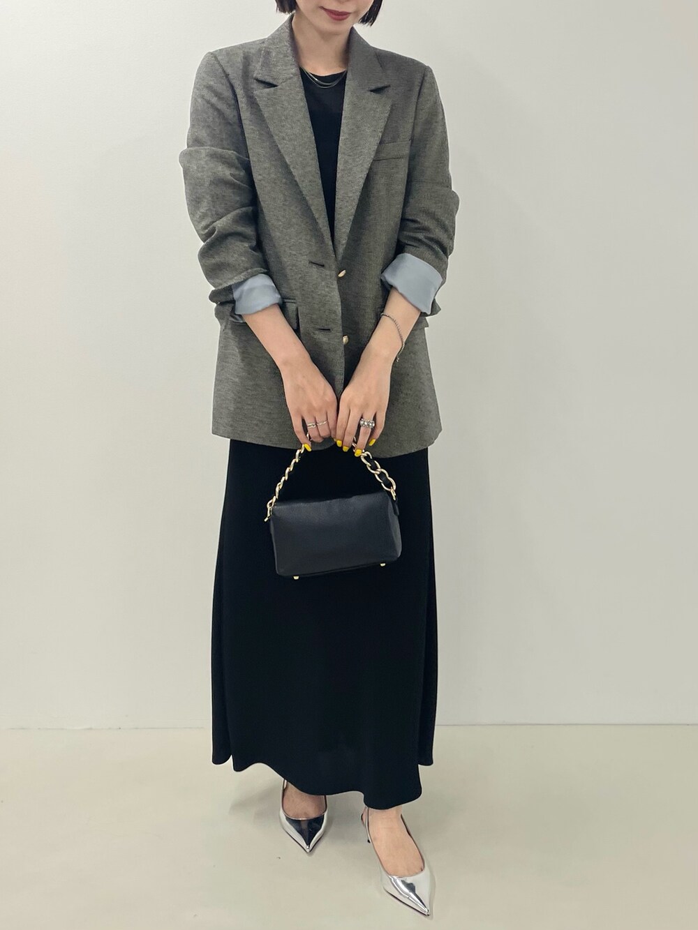 「ノーリーズ、NOLLEY'S、ワンピース、キャミワンピ、きれいめ、キレイめ、お出かけコーデ、オフィスカジュアル、秋服、ジャケット、休日スタイル、きれいめコーディネート、リブニット、ブラック、ブラックコーデ」｜「NOLLEY’S Sophiのラメ混ツイードオーバージャケット（テーラードジャケット、グレー系）」を使った、nanaさん（レディース・163cm）の夏コーディネートの5枚目の写真