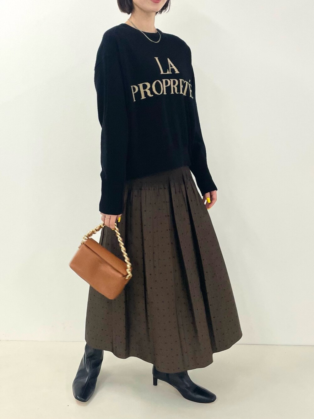 「冬コーデ、秋コーデ、秋冬コーデ、ノーリーズ、NOLLEY'S、ニット、カーディガン、ニットカーディガン、ブーツ、ブーツスタイル、スカート、オトナ女子、オトナカジュアル、きれいめカジュアル、キレイめ」｜「NOLLEY’Sの◇【WEB限定】ロゴインターシャ2WAYクルーネックカーディガン（カーディガン/ボレロ、ブラック系）」を使った、nanaさん（レディース・163cm）の夏コーディネートの4枚目の写真