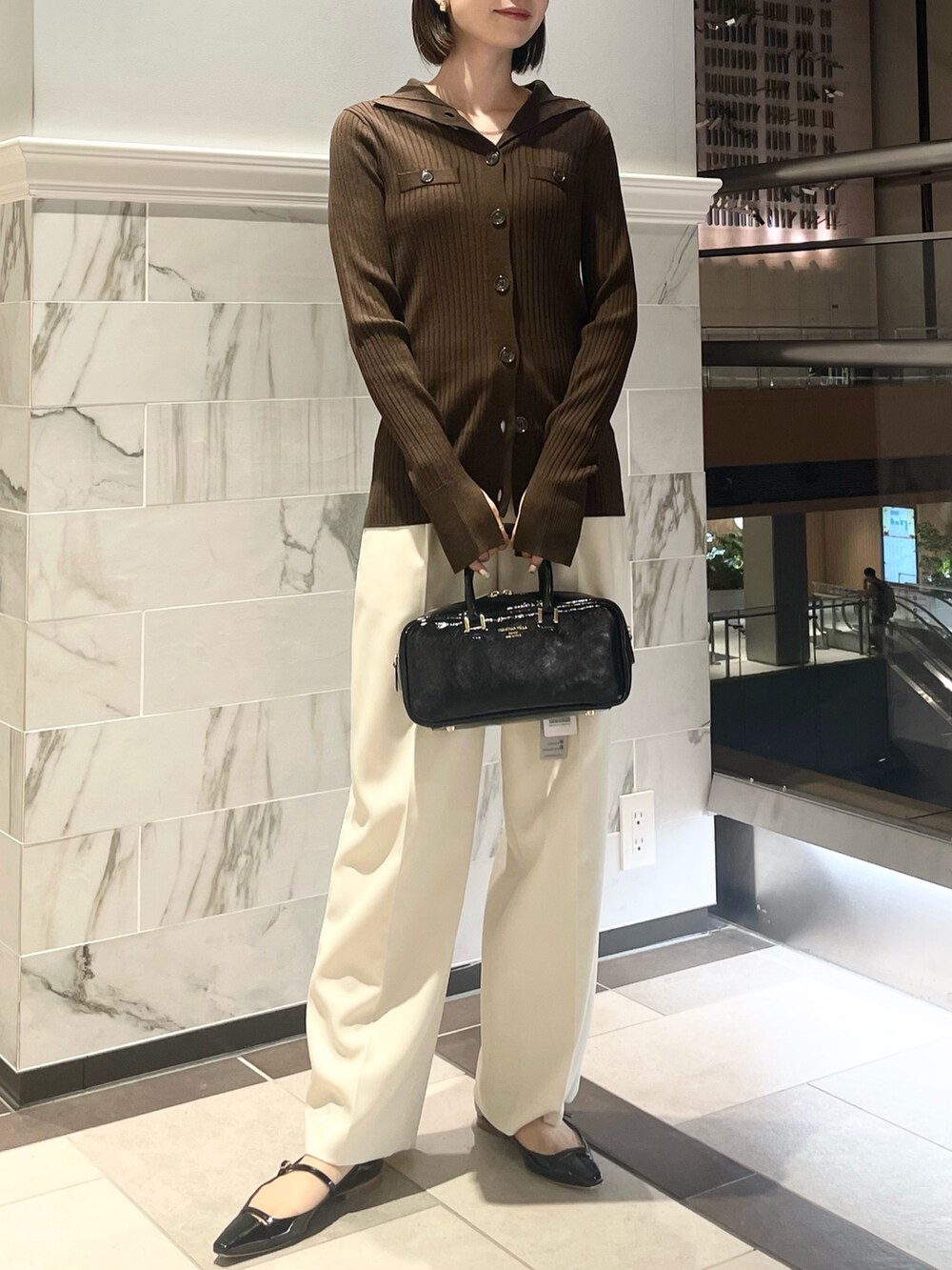 「秋コーデ、NOLLEY'S、ノーリーズ、秋冬コーデ、ワイドパンツ、パンツスタイル、オフィスカジュアル、ニット、カーディガン、ブラウン、シンプルコーデ、きれいめカジュアル、オトナカジュアル、オトナ女子、キレイめ」｜「NOLLEY’Sの＜飯豊まりえさん着用＞ウォッシャブルウール混ワイドリブ衿付きカーディガン（カーディガン/ボレロ、ブラウン系）」を使った、nanaさん（レディース・163cm）の秋コーディネートの2枚目の写真