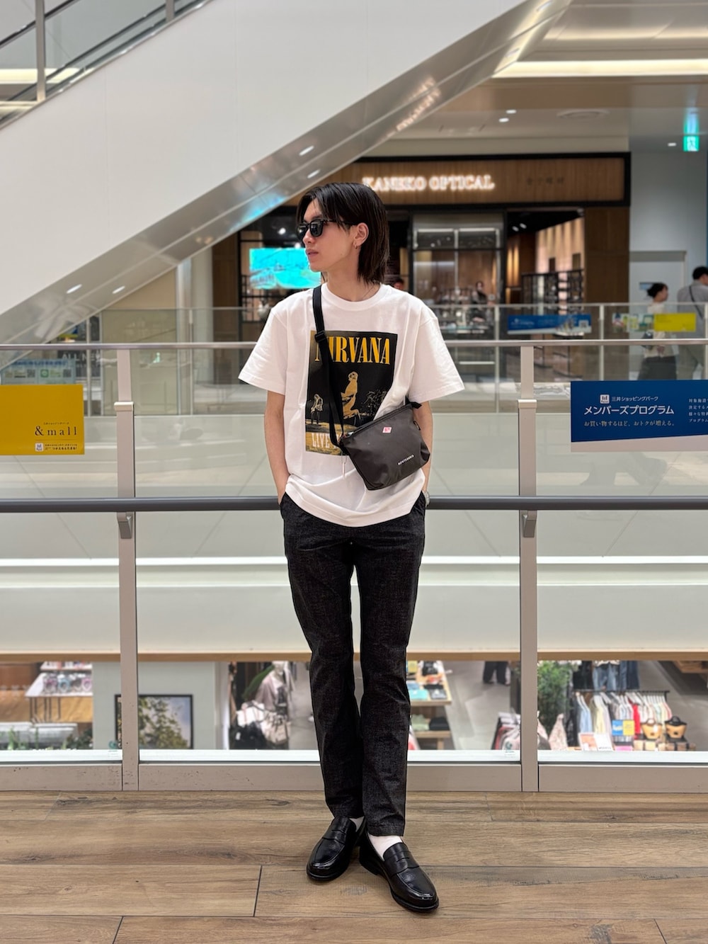 「最近のいい感じコーデ、大人カジュアル、メンズファッション、今日のコーデ、シンプルスタイル、春服、おしゃれさんと繋がりたい、おでかけコーデ、春コーデ、夏服コーデ、夏ファッション」｜「GOOD ROCK SPEEDの【GOOD ROCK SPEED】別注 NIRVANA / ニルヴァーナ プリントTシャツ 25SS（Tシャツ/カットソー、ホワイト系）」を使った、やまだ りさん（メンズ・173cm）の春コーディネートの3枚目の写真