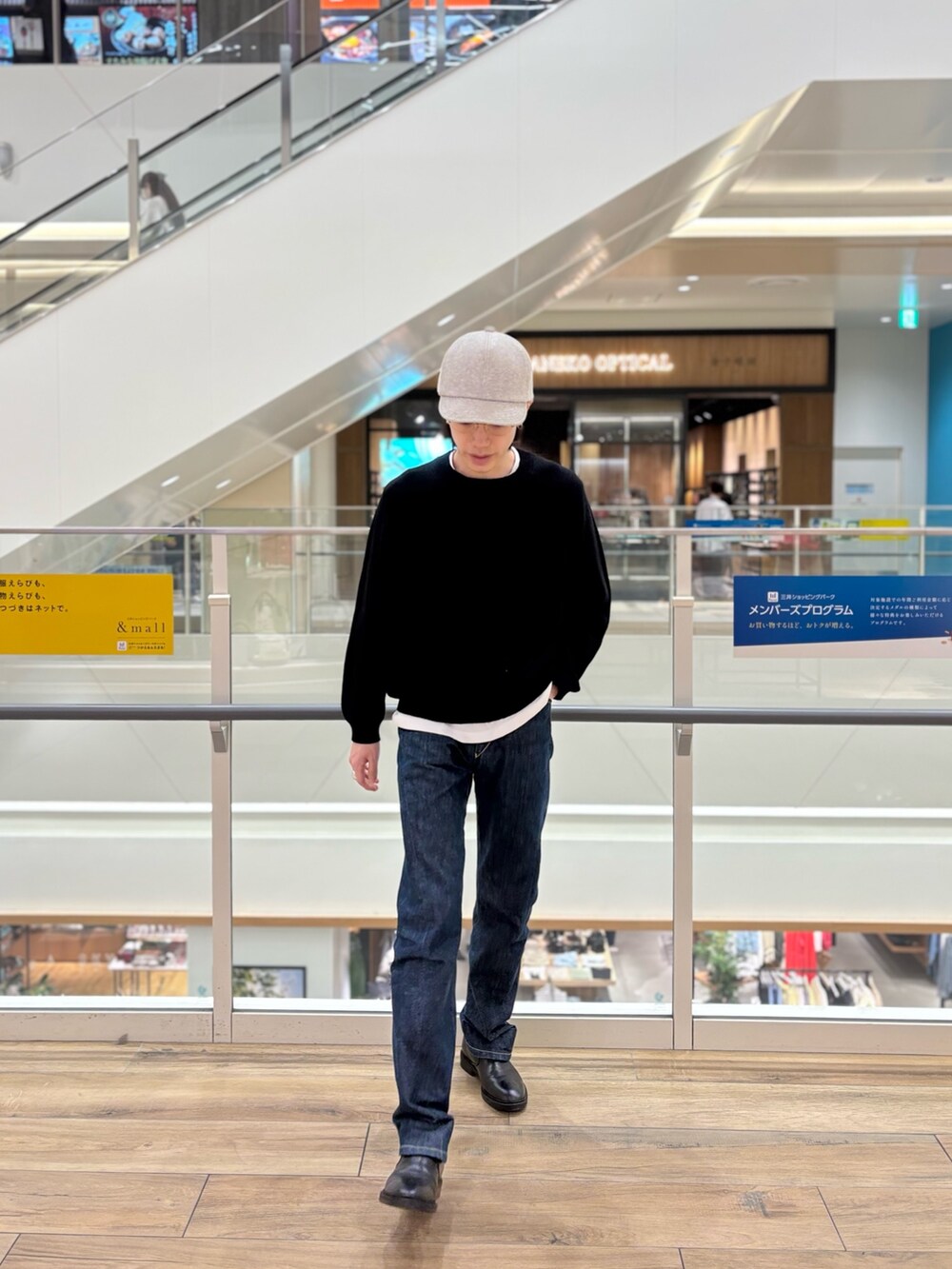「ロンT、古着MIX、春コーデ、春服コーデ、大人カジュアル、ブラック、ファッションを楽しもう、キレイめカジュアル、おでかけコーデ、初春コーデ、オトナカジュアル、メンズファッション、お洒落さんとつながりたい、デニムコーデ、ブラックコーデ」｜「NOLLEY’Sの7Gガーター ラグランスリーブ プルオーバーニット（インナー付き）25SS（ニット/セーター、ブラック系）」を使った、やまだ りさん（メンズ・173cm）の春コーディネートの3枚目の写真