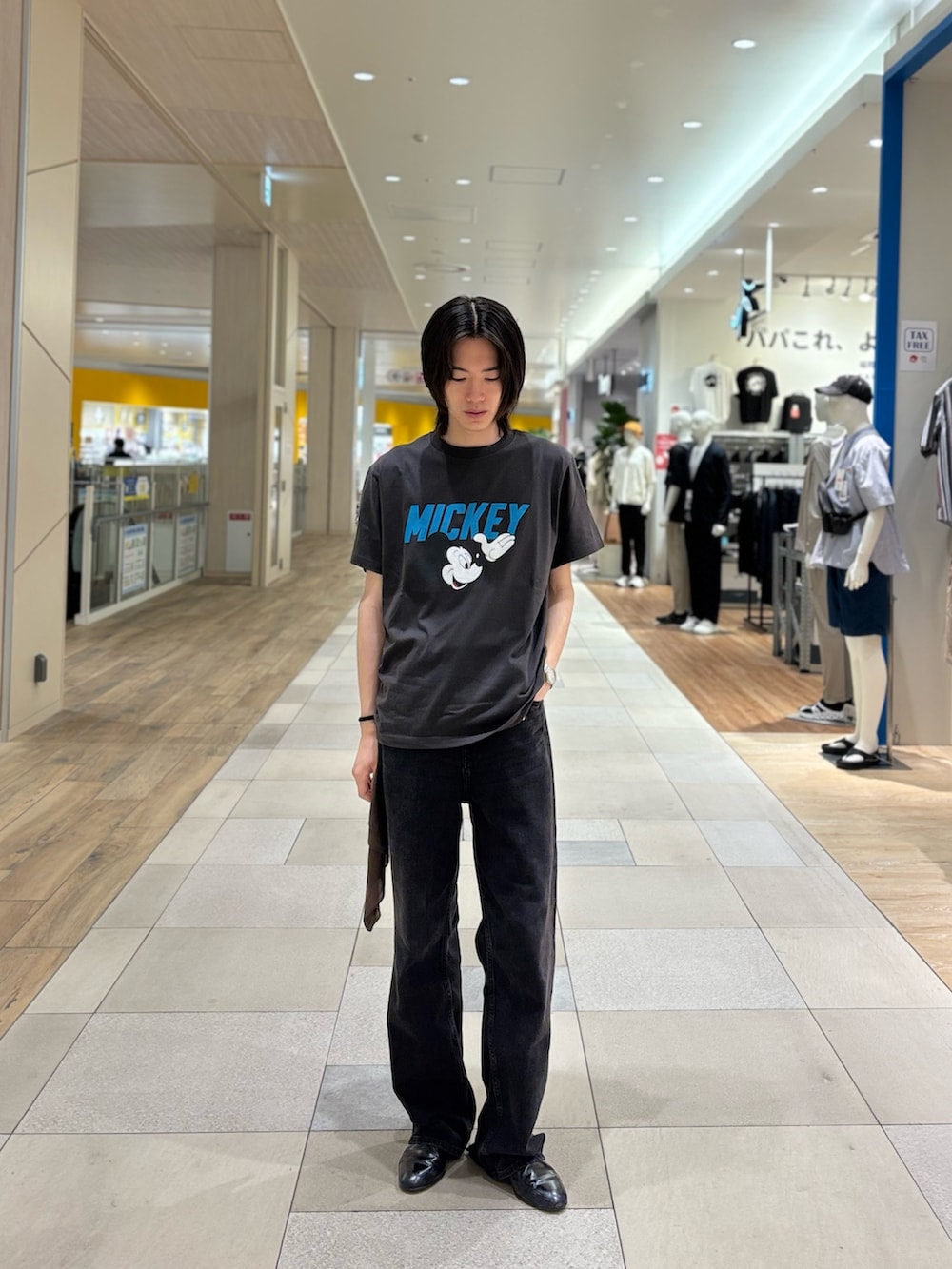「ロゴT、夏ルックで気分アップ、夏コーデ、夏ファッション、オトナカジュアル、休日コーデ、夏、夏だ！Tシャツ着よう！、最近のいい感じコーデ、キレイめコーデ、古着MIX、outfit」｜「GOOD ROCK SPEEDの【GOOD ROCK SPEED】別注 アーティスト/キャラクター/企業 プリントTシャツ 25SS（Tシャツ/カットソー、ブラック系）」を使った、やまだ りさん（メンズ・173cm）の夏コーディネートの2枚目の写真