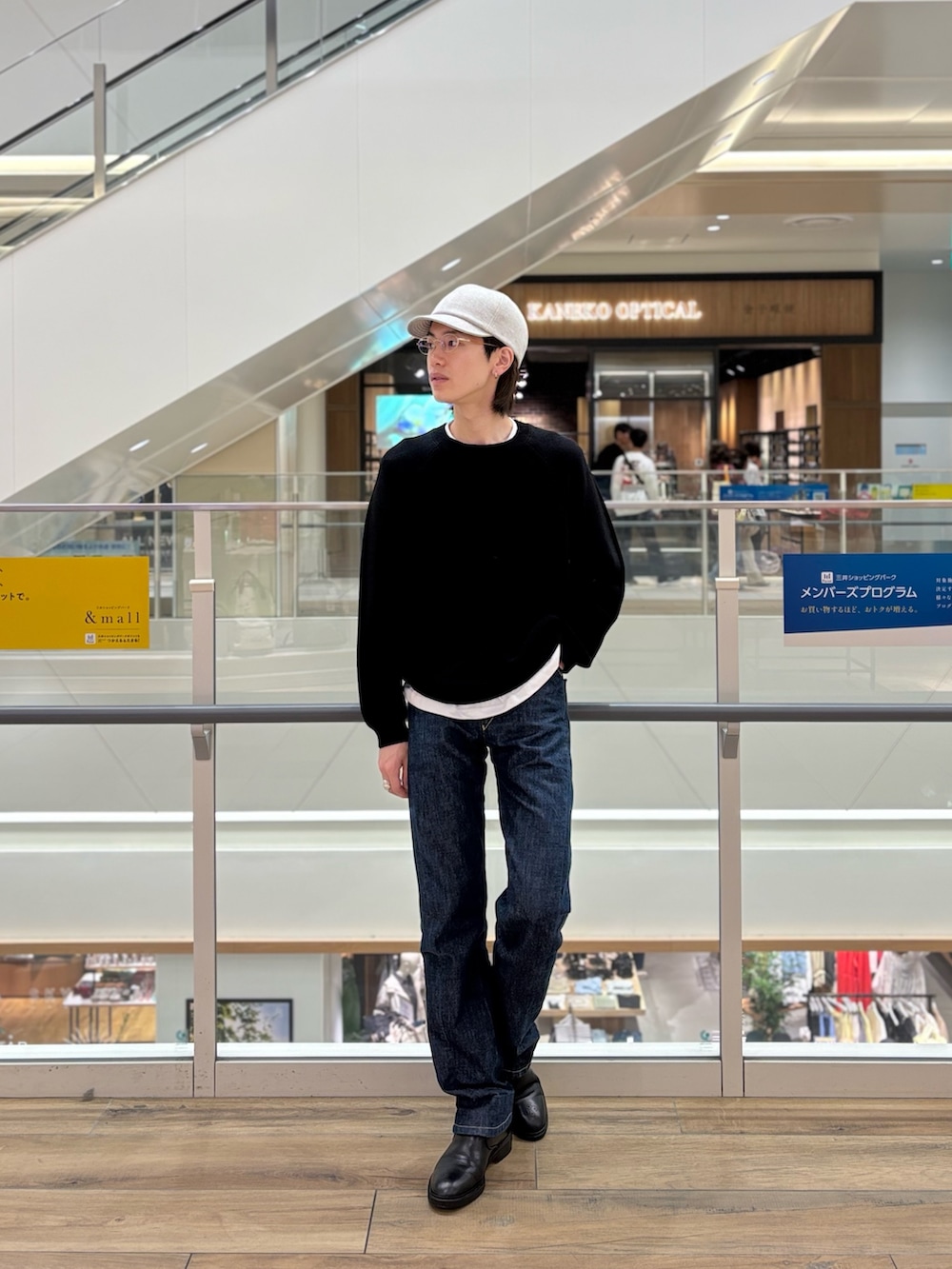 「ロンT、古着MIX、春コーデ、春服コーデ、大人カジュアル、ブラック、ファッションを楽しもう、キレイめカジュアル、おでかけコーデ、初春コーデ、オトナカジュアル、メンズファッション、お洒落さんとつながりたい、デニムコーデ、ブラックコーデ」｜「NOLLEY’Sの7Gガーター ラグランスリーブ プルオーバーニット（インナー付き）25SS（ニット/セーター、ブラック系）」を使った、やまだ りさん（メンズ・173cm）の春コーディネートの2枚目の写真