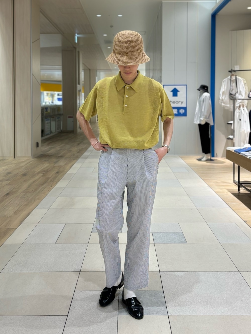「休日スタイル、大人コーデ、ビッグシルエット、春夏コーデ」｜「NOLLEY'S goodmanの【WORK ABOUT】GIMA ニットポロシャツ《イージーケア / 速乾性》（ニット/セーター、イエロー系）」を使った、やまだ りさん（メンズ・173cm）の春コーディネートの2枚目の写真