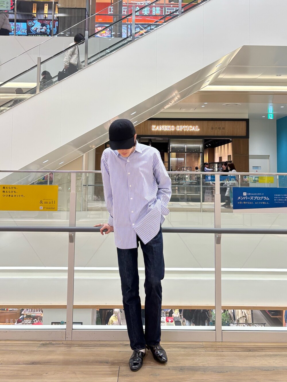 「休日スタイル、ラフコーデ、オトナカジュアル、着回しコーデ、シンプルスタイル、きれいめカジュアル、春服コーデ、休日コーデ、デニムコーデ、古着MIX、大人コーデ、キャップ、いいね、save、フォローお願いします🤑、春色、古着コーデ」｜「NOLLEY’Sのコットンリネンタイプライター レギュラーシャツ（シャツ/ブラウス、ホワイト系）」を使った、やまだ りさん（メンズ・173cm）の冬コーディネートの3枚目の写真