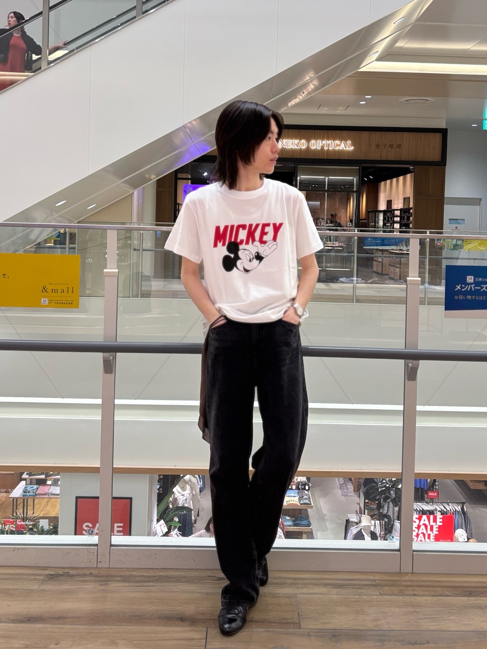 「デニム、ロゴT、白Tシャツ、夏ルックで気分アップ、休日コーデ、オトナカジュアル、夏ファッション、夏コーデ、夏、夏だ！Tシャツ着よう！、最近のいい感じコーデ、キレイめコーデ、outfit、古着MIX、大人コーデ」｜「GOOD ROCK SPEEDの【GOOD ROCK SPEED】別注 アーティスト/キャラクター/企業 プリントTシャツ 25SS（Tシャツ/カットソー、ホワイト系）」を使った、やまだ りさん（メンズ・173cm）の夏コーディネートの2枚目の写真