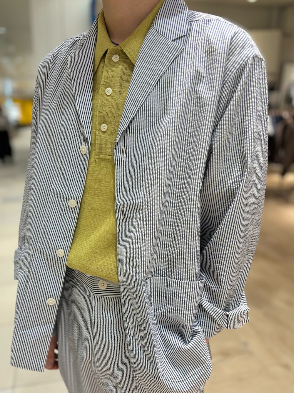 「休日スタイル、大人カジュアル、春服、おしゃれさんと繋がりたい、カジュアル、ファッションを楽しもう」｜「NOLLEY'S goodmanの《セットアップ対応》【WORK ABOUT】COOLMAX サッカーシャツジャケット（シャツ/ブラウス、ホワイト系）」を使った、やまだ りさん（メンズ・173cm）の春コーディネートの3枚目の写真